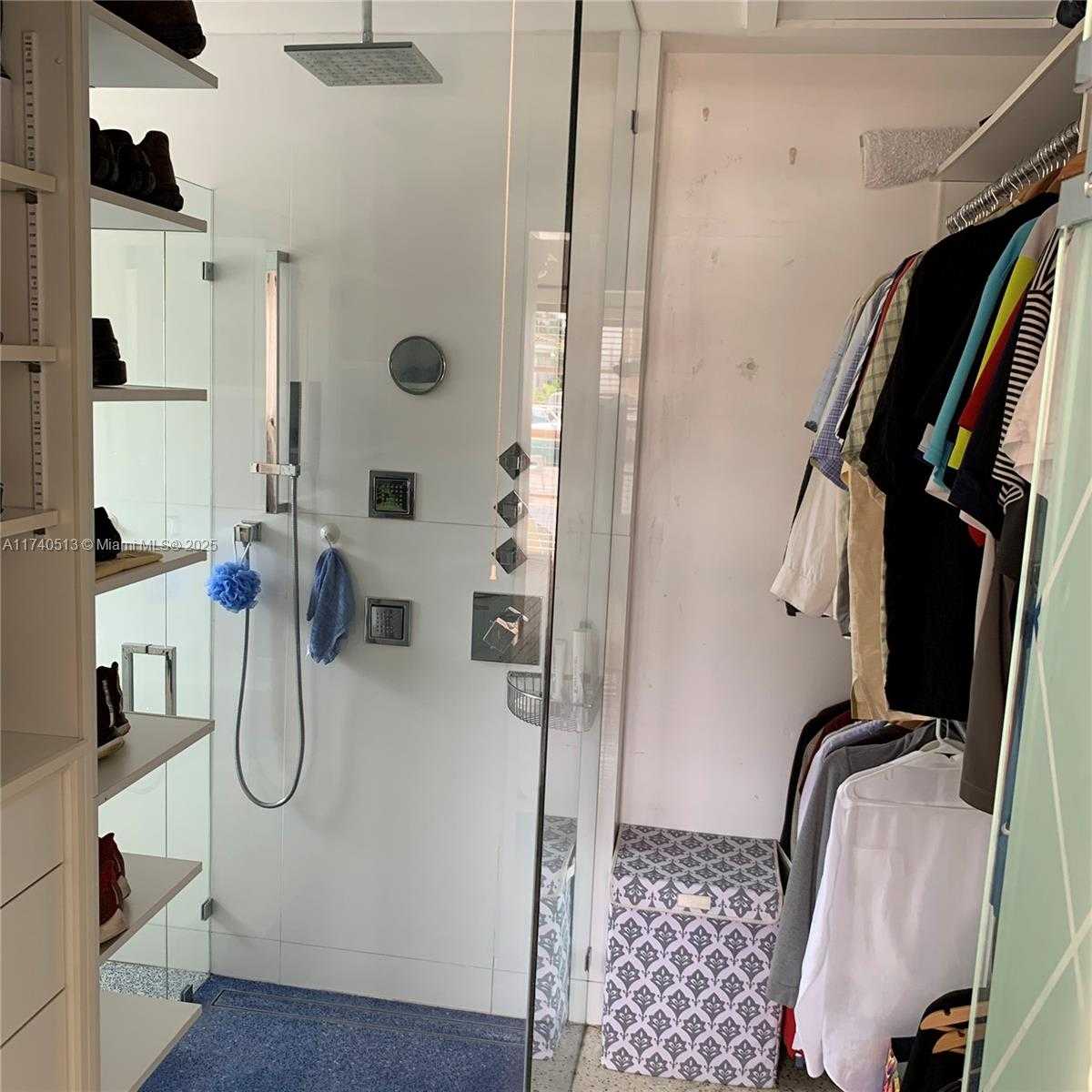 Small Image of 12945 CHERRY RD, North Miami Number 4