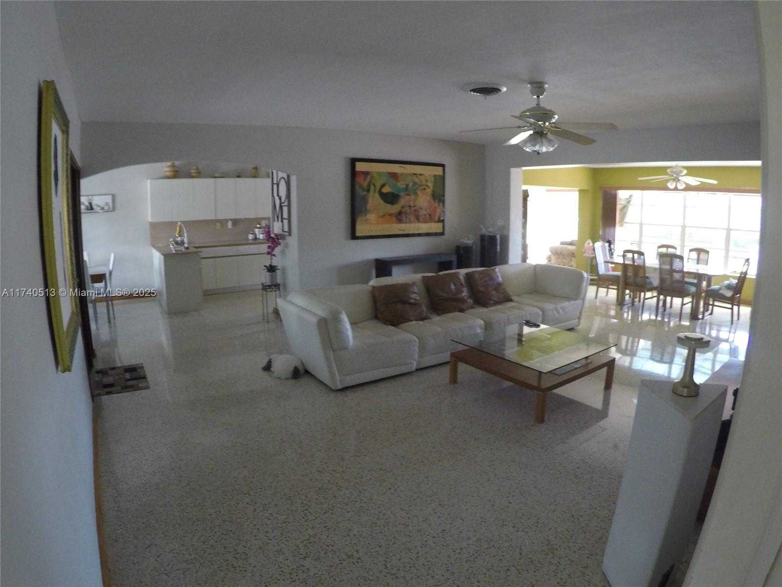 Small Image of 12945 CHERRY RD, North Miami Number 5