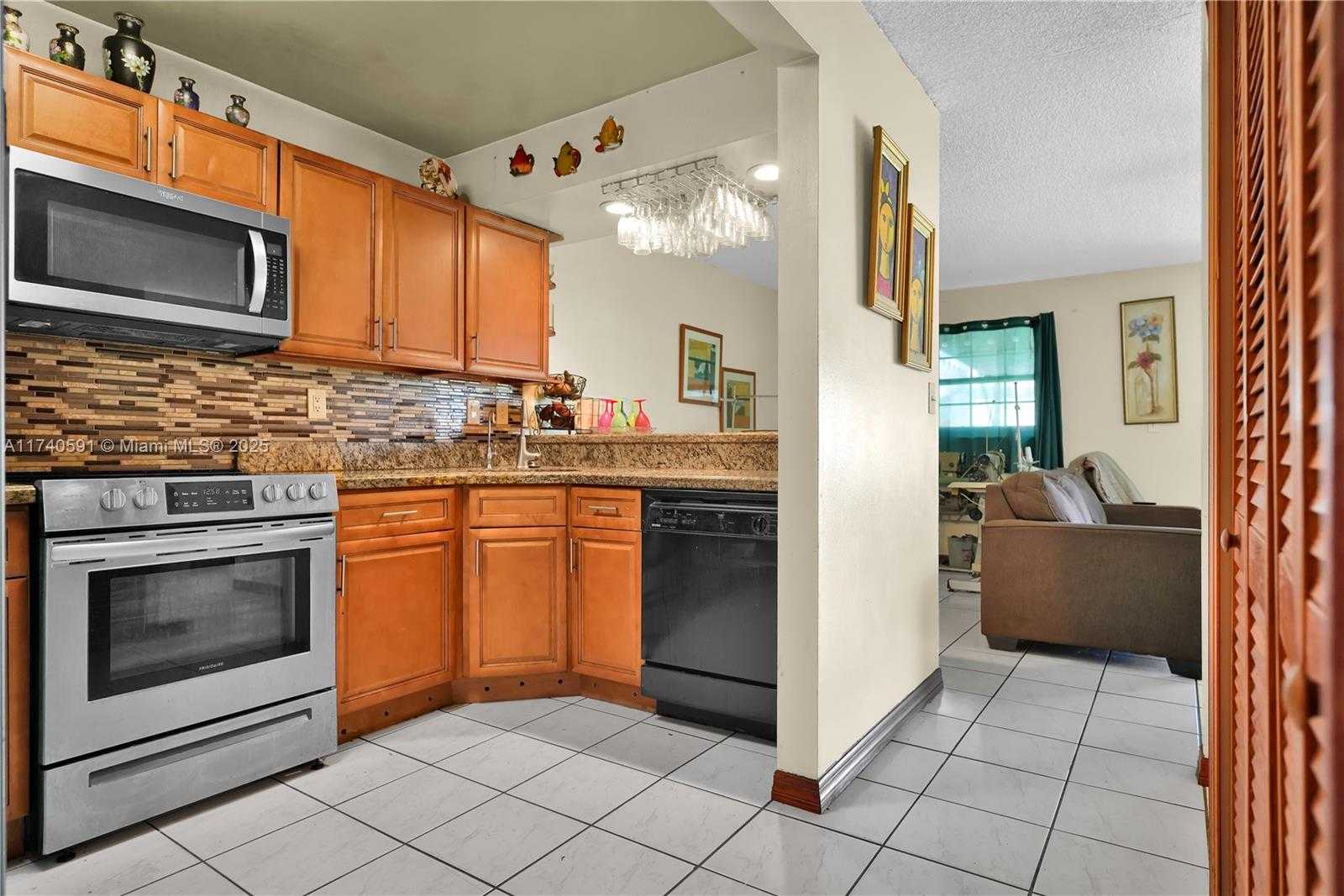 Small Image of 15921 SOUTH WEST 143RD AVE, Miami Number 10