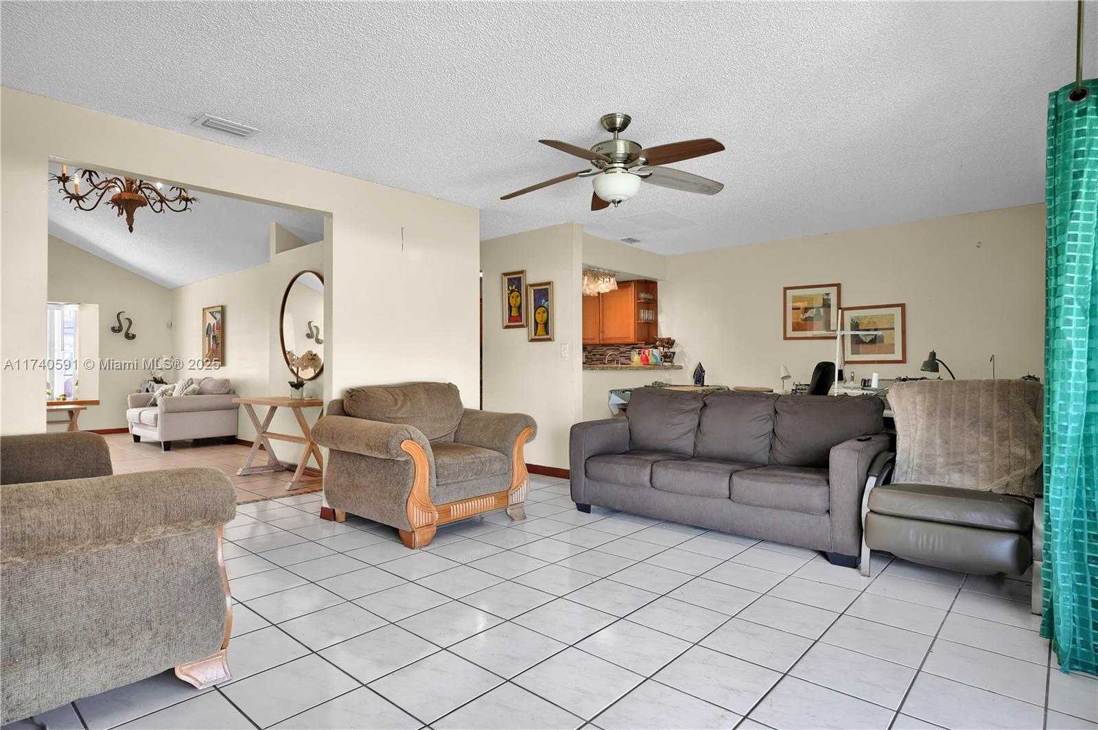 Small Image of 15921 SOUTH WEST 143RD AVE, Miami Number 14