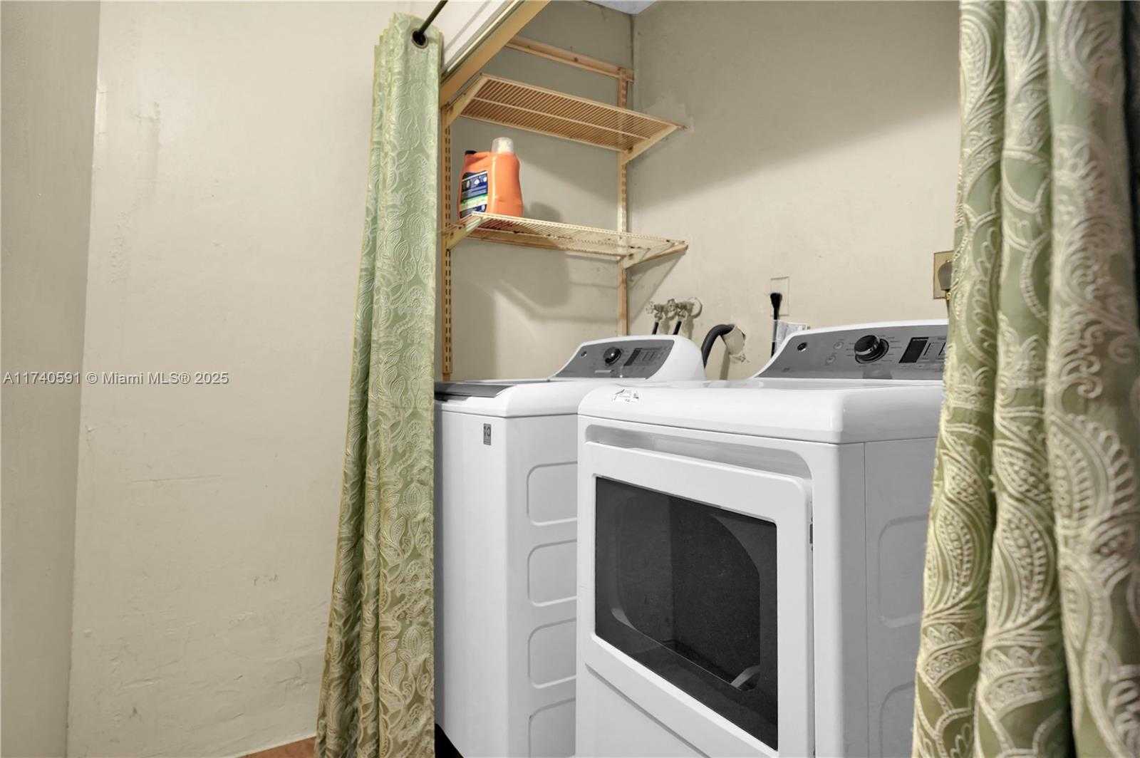 Small Image of 15921 SOUTH WEST 143RD AVE, Miami Number 16