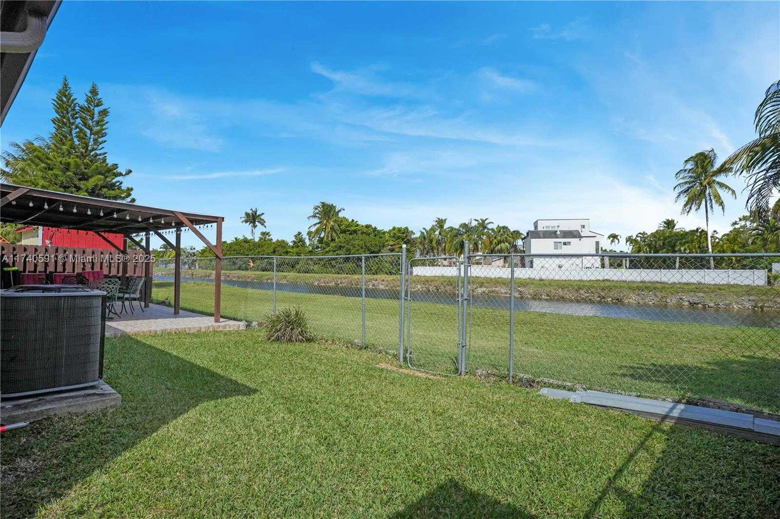 Small Image of 15921 SOUTH WEST 143RD AVE, Miami Number 32