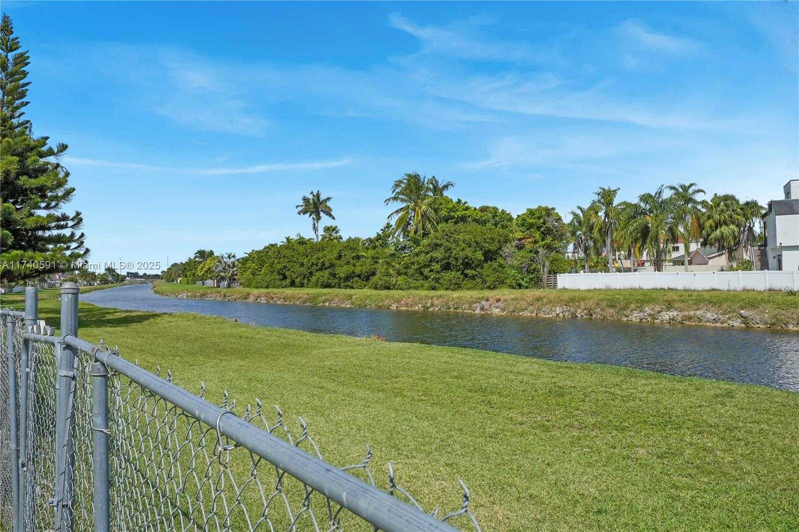 Small Image of 15921 SOUTH WEST 143RD AVE, Miami Number 33