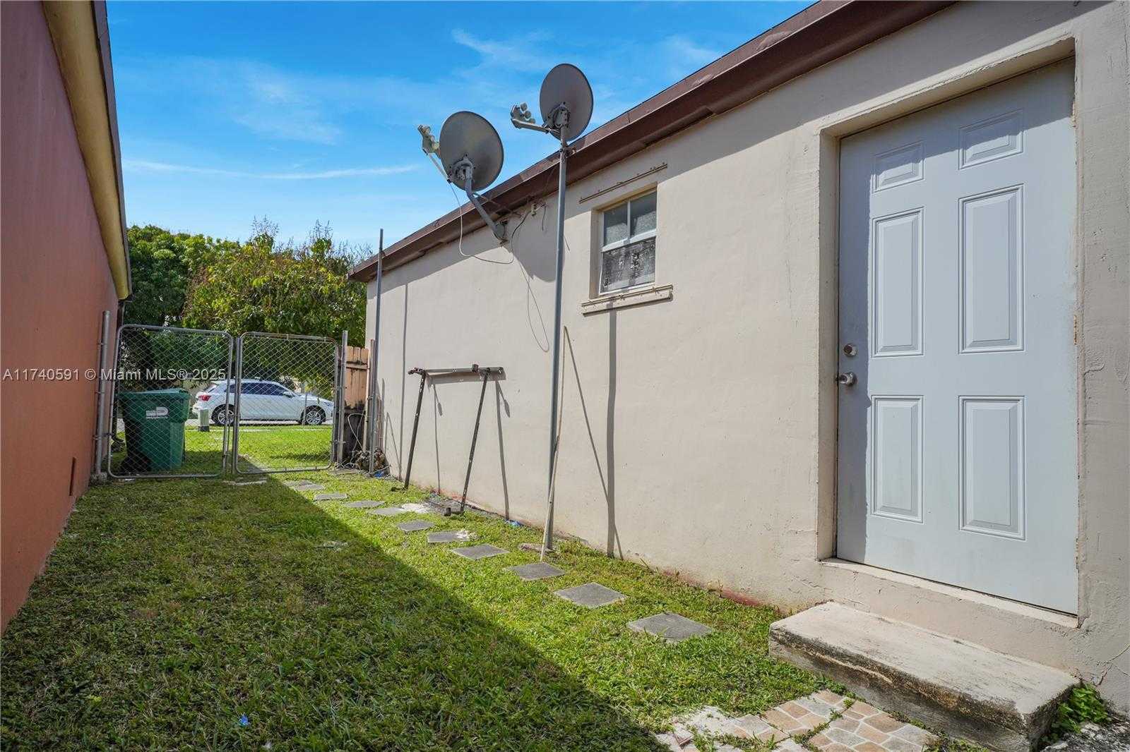 Small Image of 15921 SOUTH WEST 143RD AVE, Miami Number 34