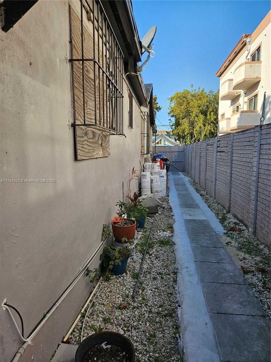 Small Image of 1260 NORTH WEST 4TH ST, Miami Number 15