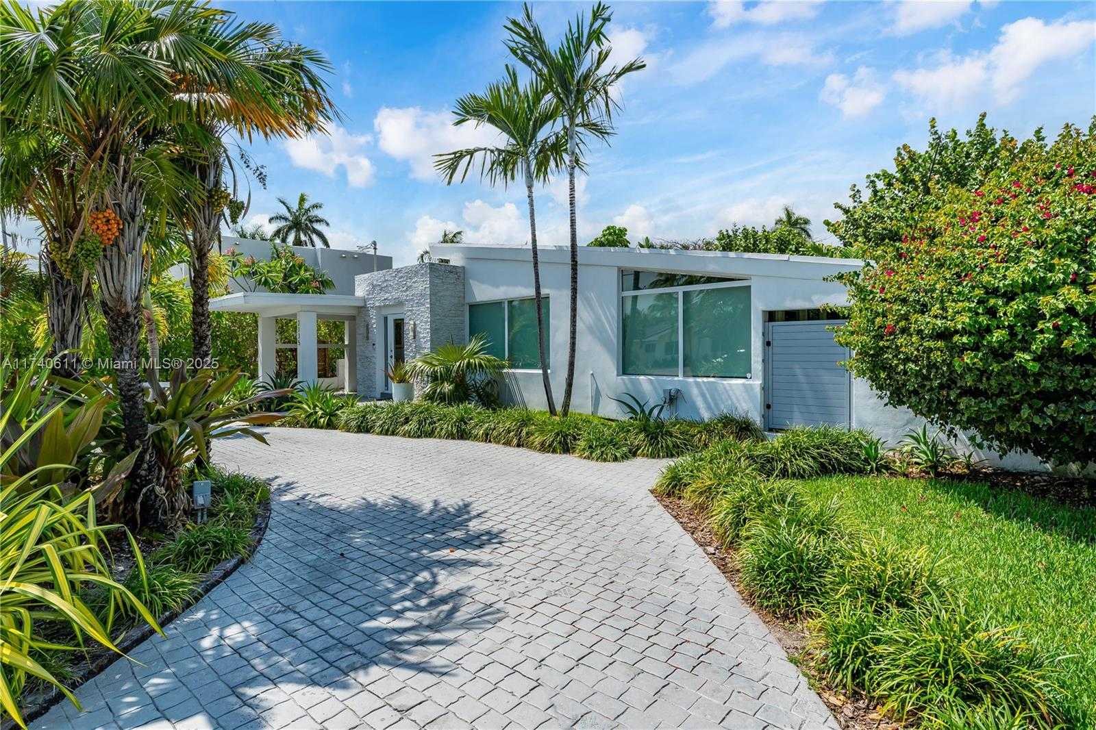 Small Image of 2135 NORTH EAST 124TH ST, North Miami Number 7