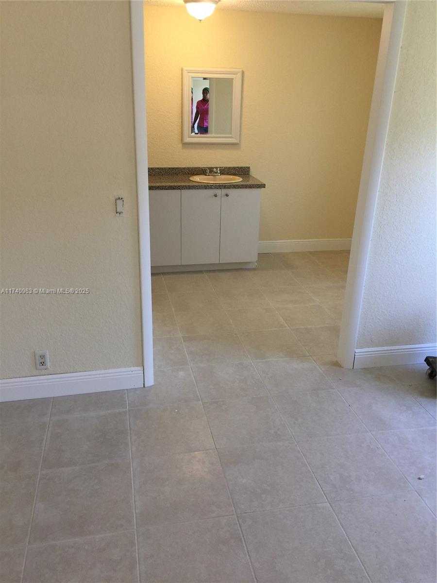 Small Image of 19800 SOUTH WEST 180TH AVE 281, Miami Number 10