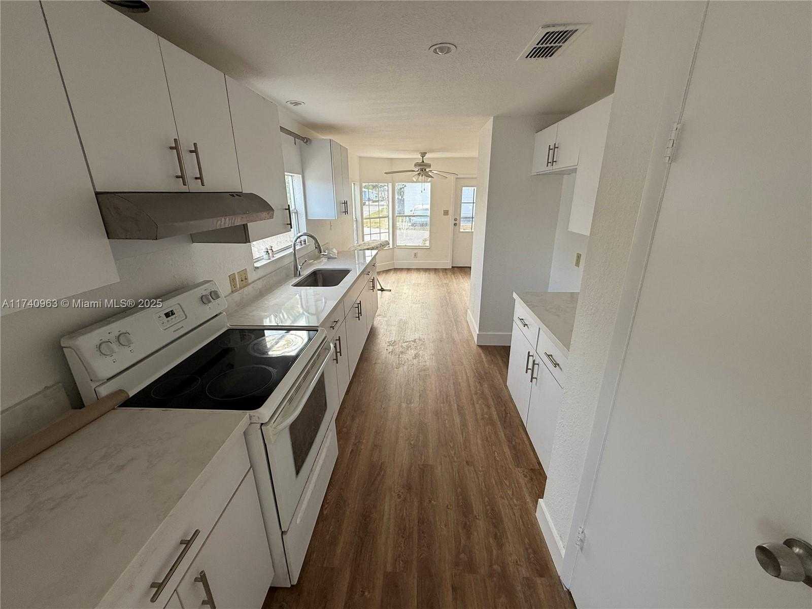 Small Image of 19800 SOUTH WEST 180TH AVE 281, Miami Number 16