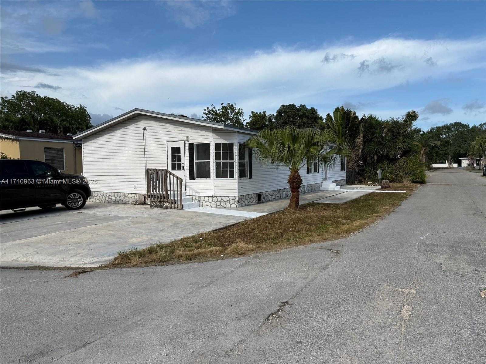 Small Image of 19800 SOUTH WEST 180TH AVE 281, Miami Number 3
