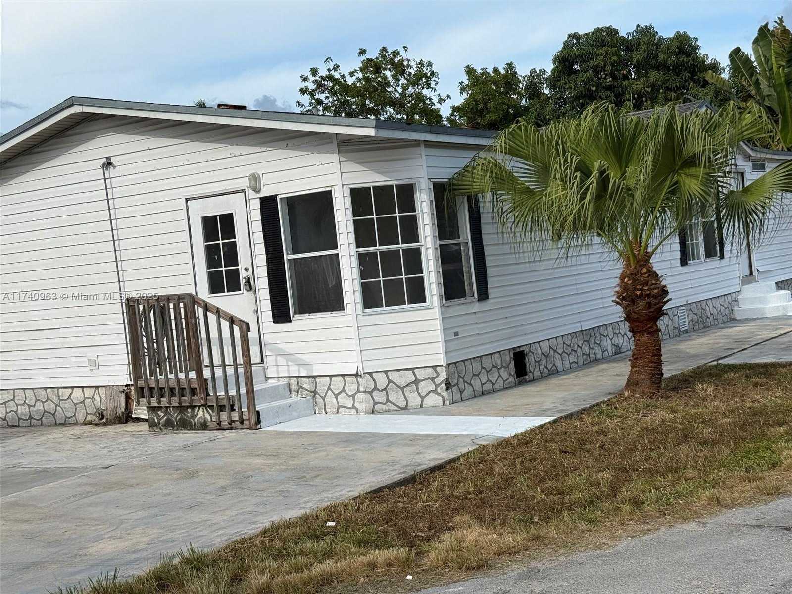 Small Image of 19800 SOUTH WEST 180TH AVE 281, Miami Number 4