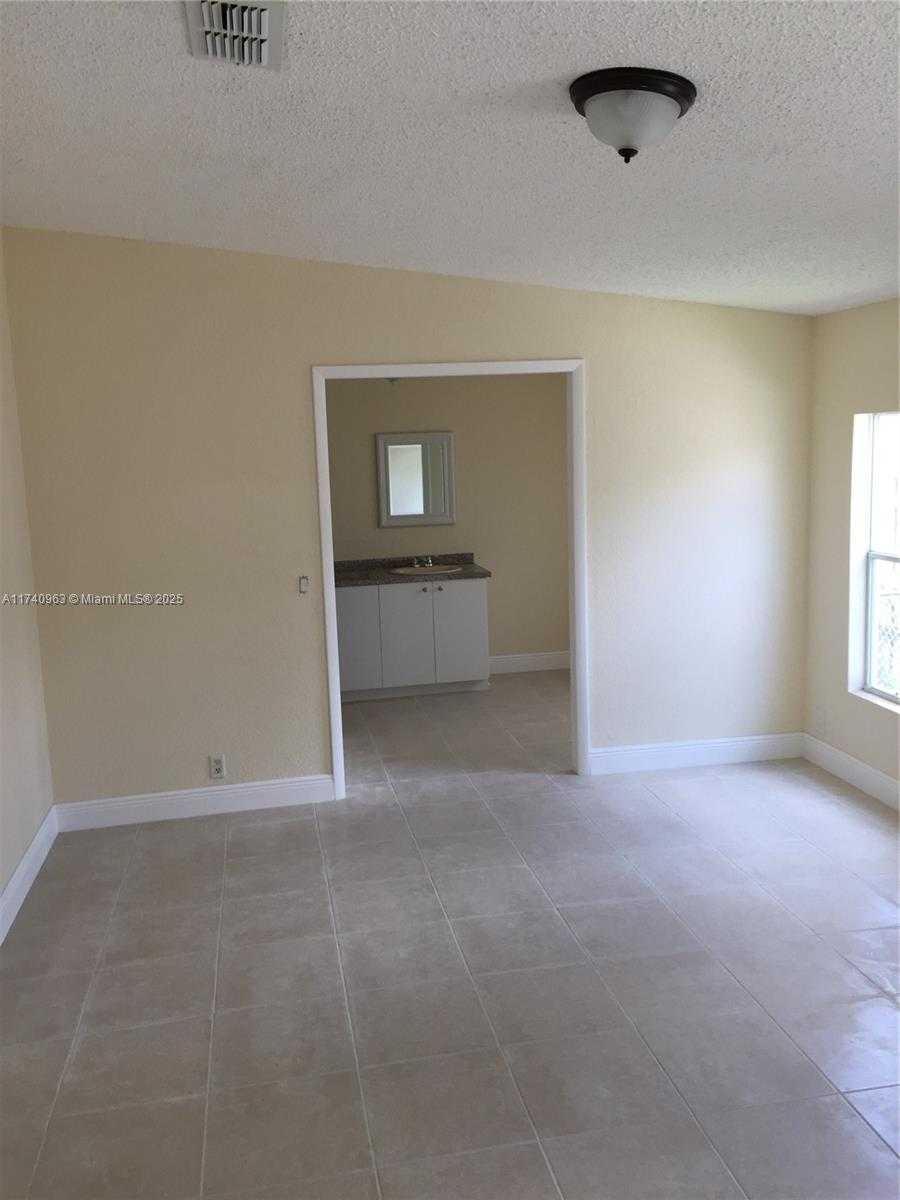 Small Image of 19800 SOUTH WEST 180TH AVE 281, Miami Number 8