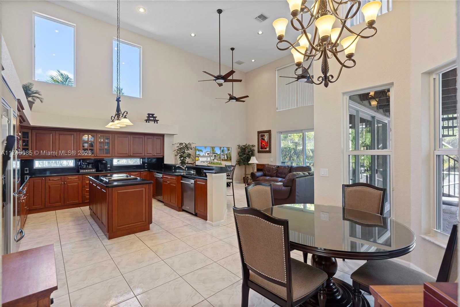 Small Image of 1113 SOUTH WEST 156TH TER, Pembroke Pines Number 13