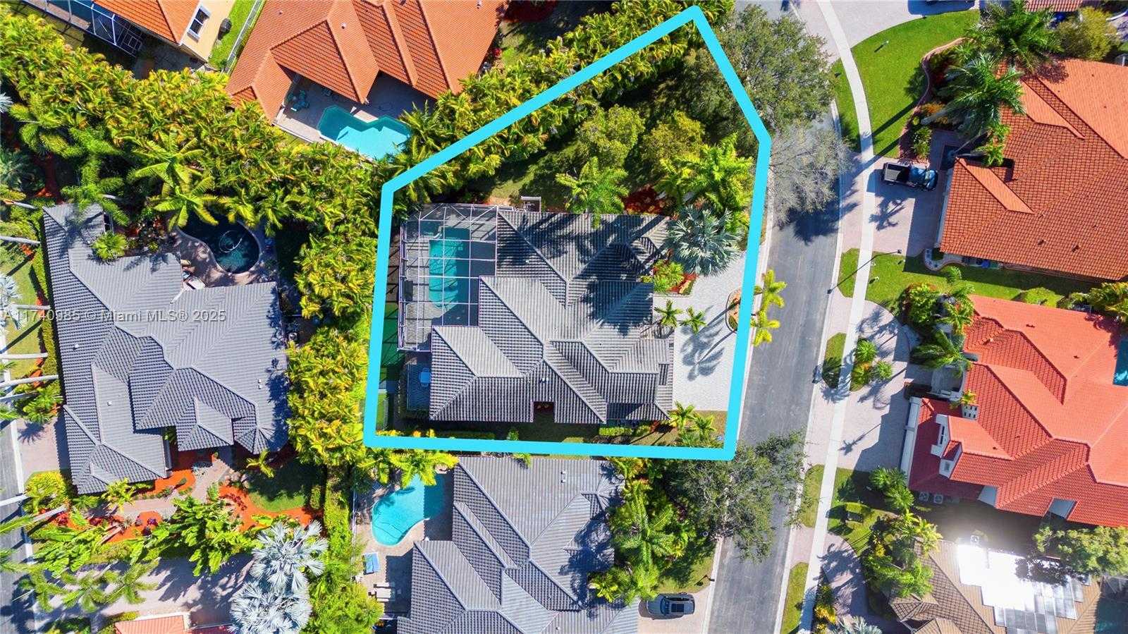 Small Image of 1113 SOUTH WEST 156TH TER, Pembroke Pines Number 2