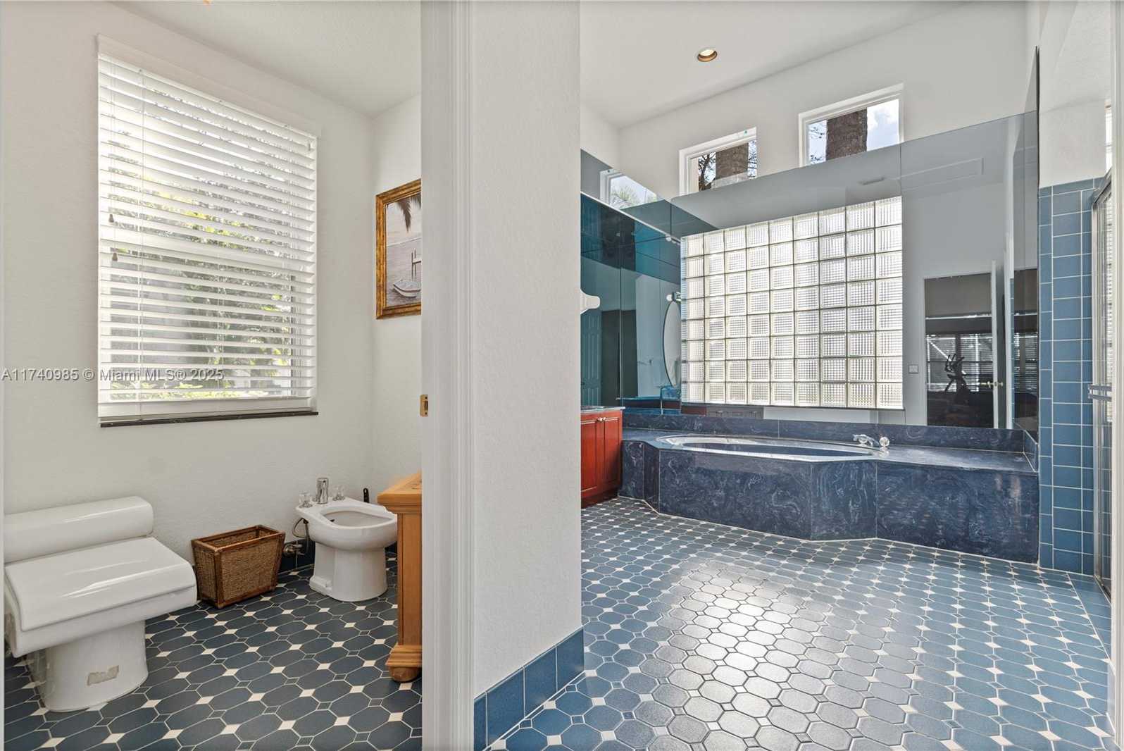 Small Image of 1113 SOUTH WEST 156TH TER, Pembroke Pines Number 27