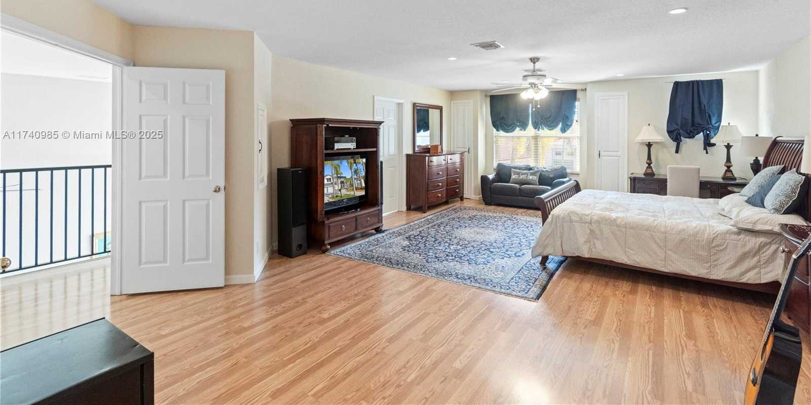 Small Image of 1113 SOUTH WEST 156TH TER, Pembroke Pines Number 37