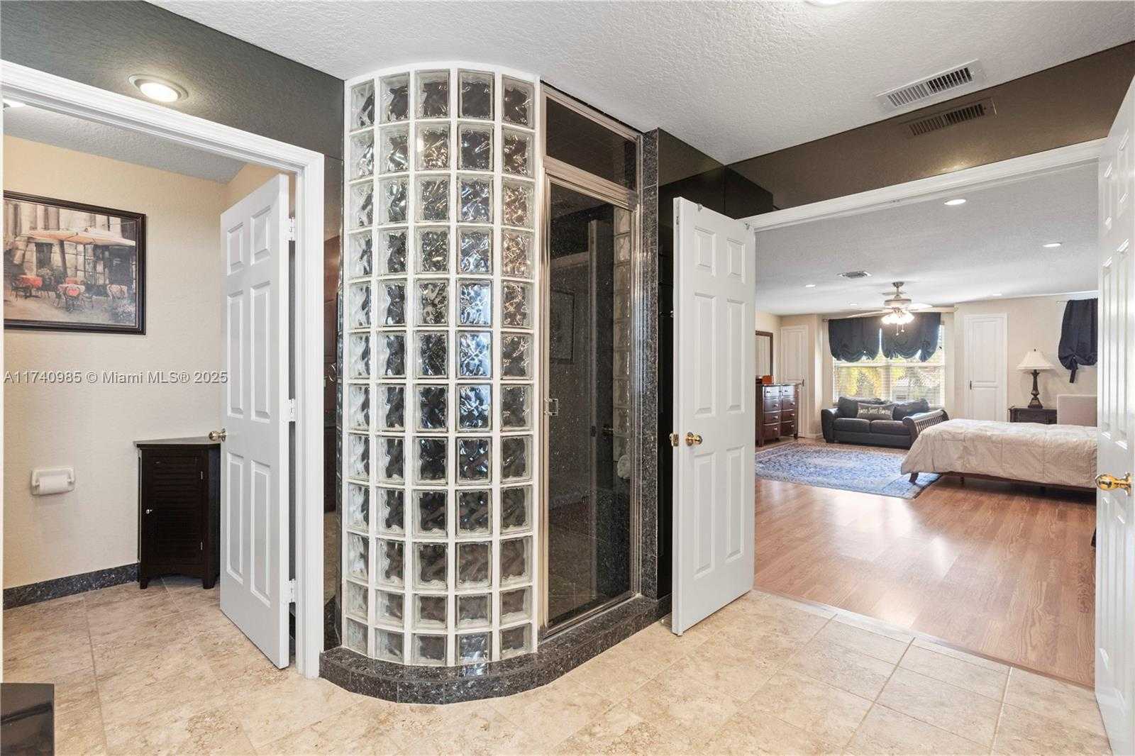 Small Image of 1113 SOUTH WEST 156TH TER, Pembroke Pines Number 40