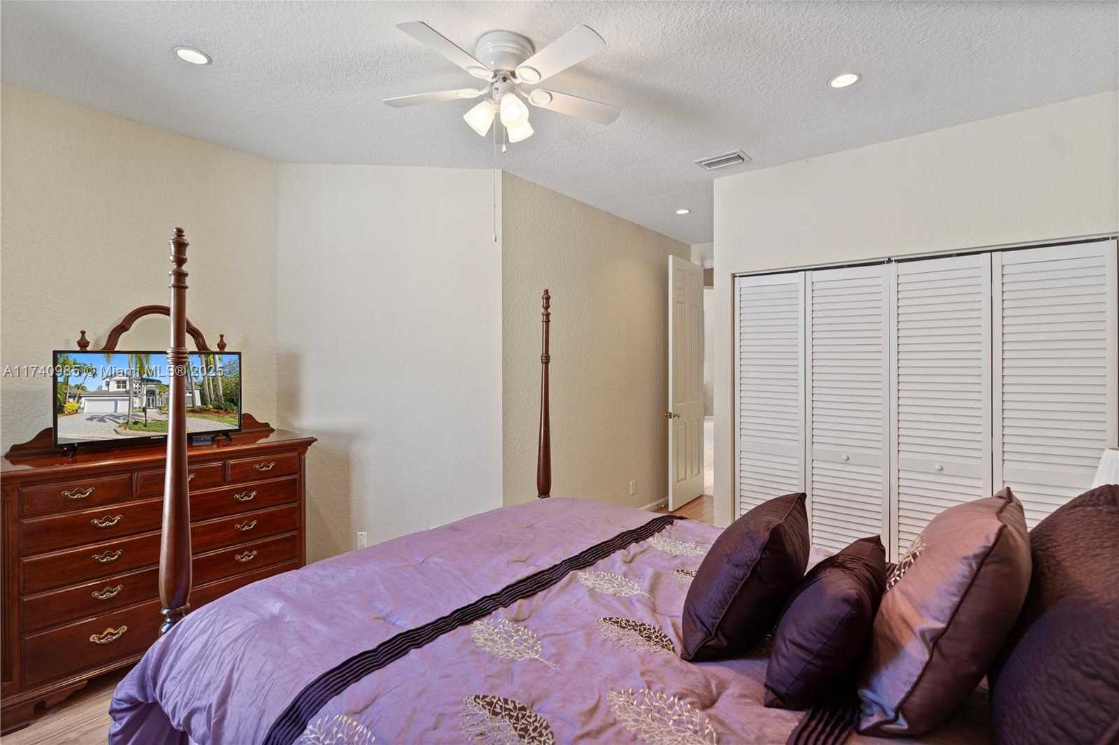Small Image of 1113 SOUTH WEST 156TH TER, Pembroke Pines Number 44