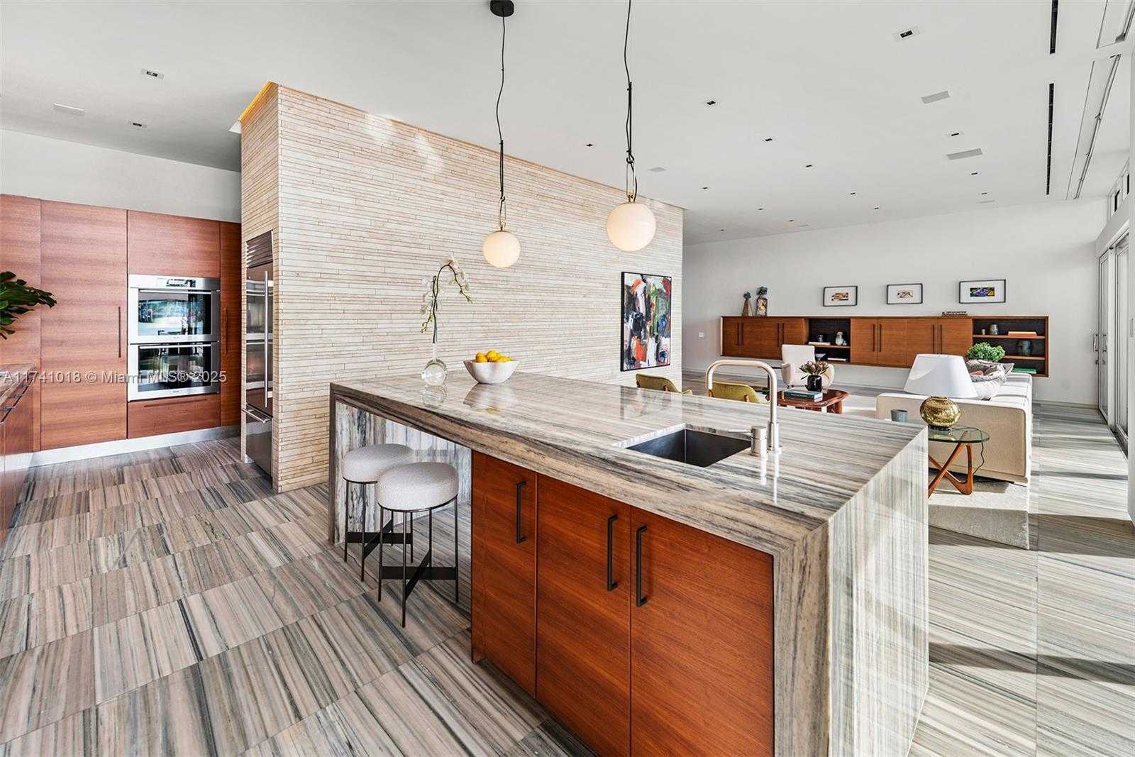 Small Image of 610 WEST DILIDO DR, Miami Beach Number 18