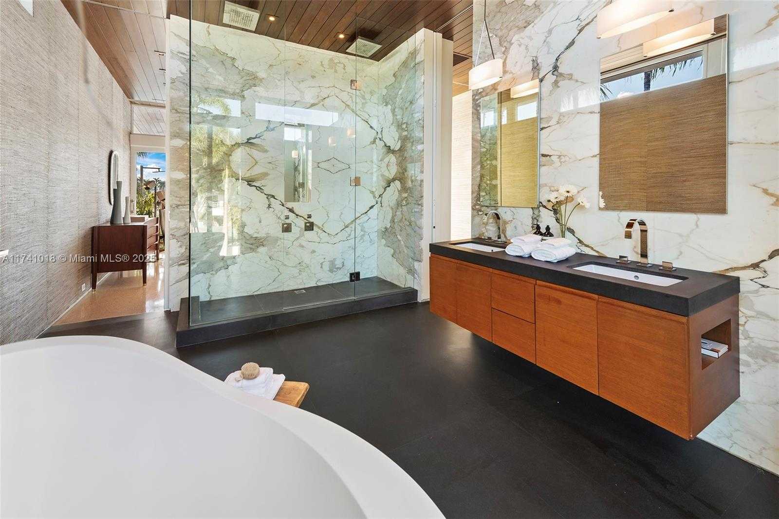 Small Image of 610 WEST DILIDO DR, Miami Beach Number 36
