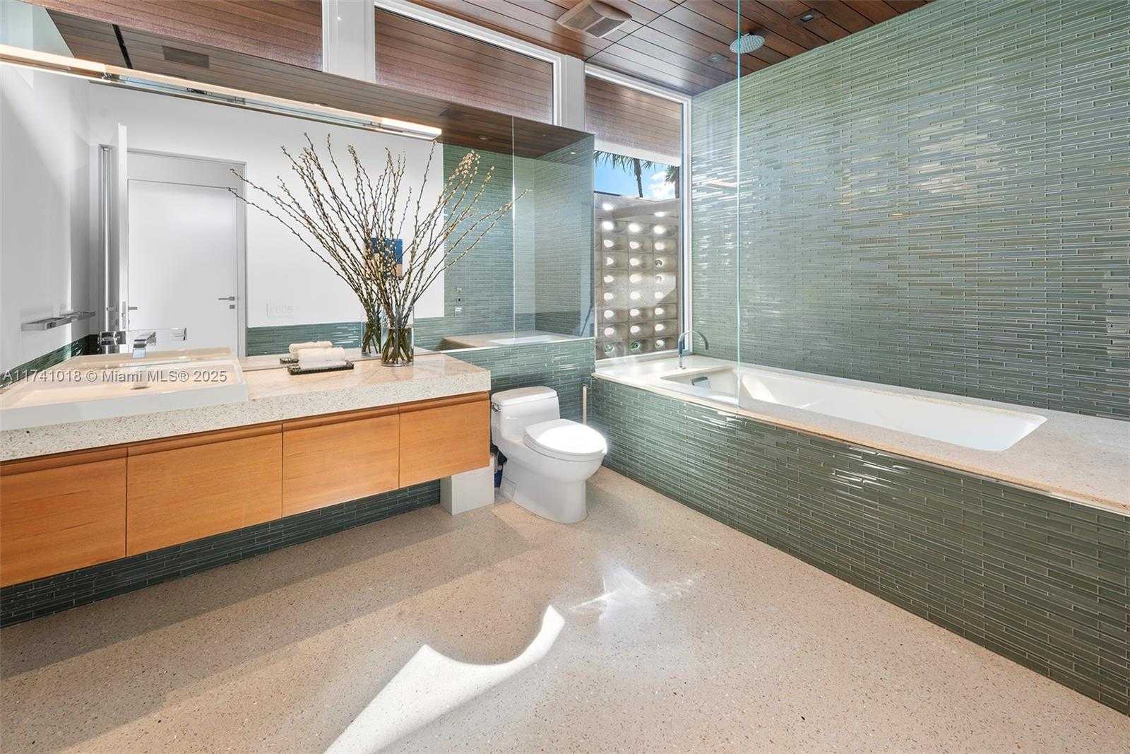Small Image of 610 WEST DILIDO DR, Miami Beach Number 40