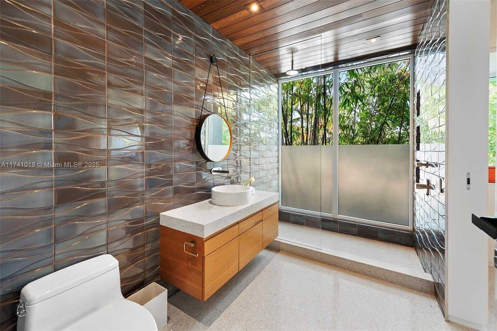 Small Image of 610 WEST DILIDO DR, Miami Beach Number 47