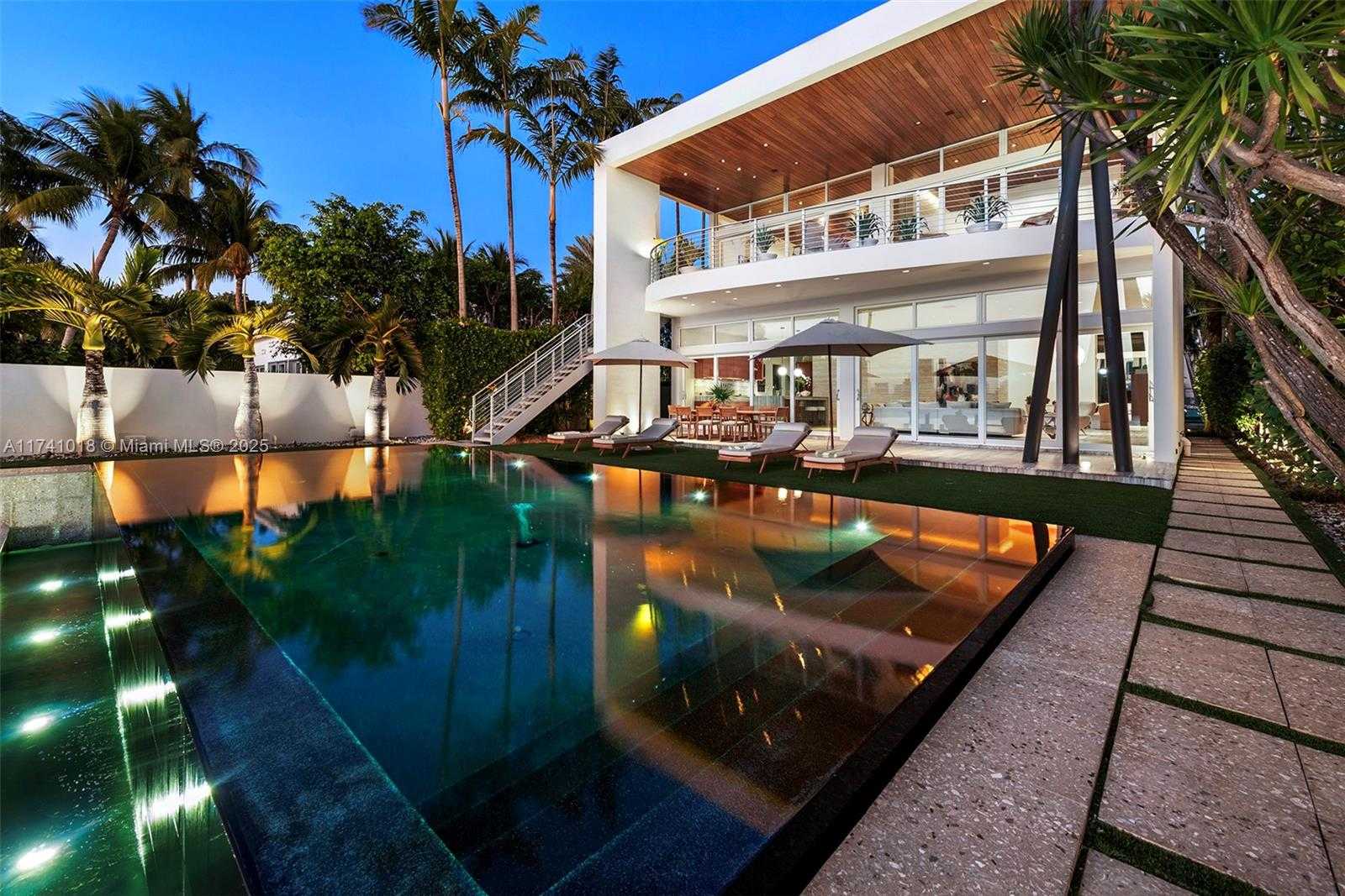 Small Image of 610 WEST DILIDO DR, Miami Beach Number 53