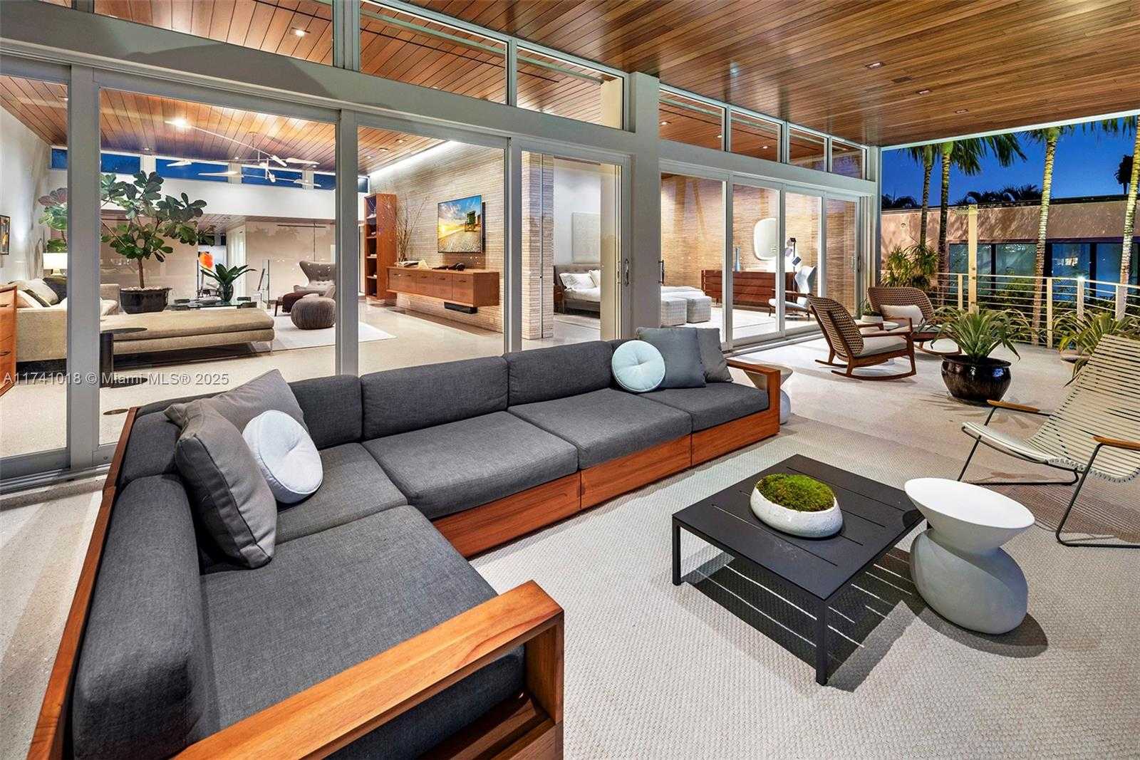 Small Image of 610 WEST DILIDO DR, Miami Beach Number 68