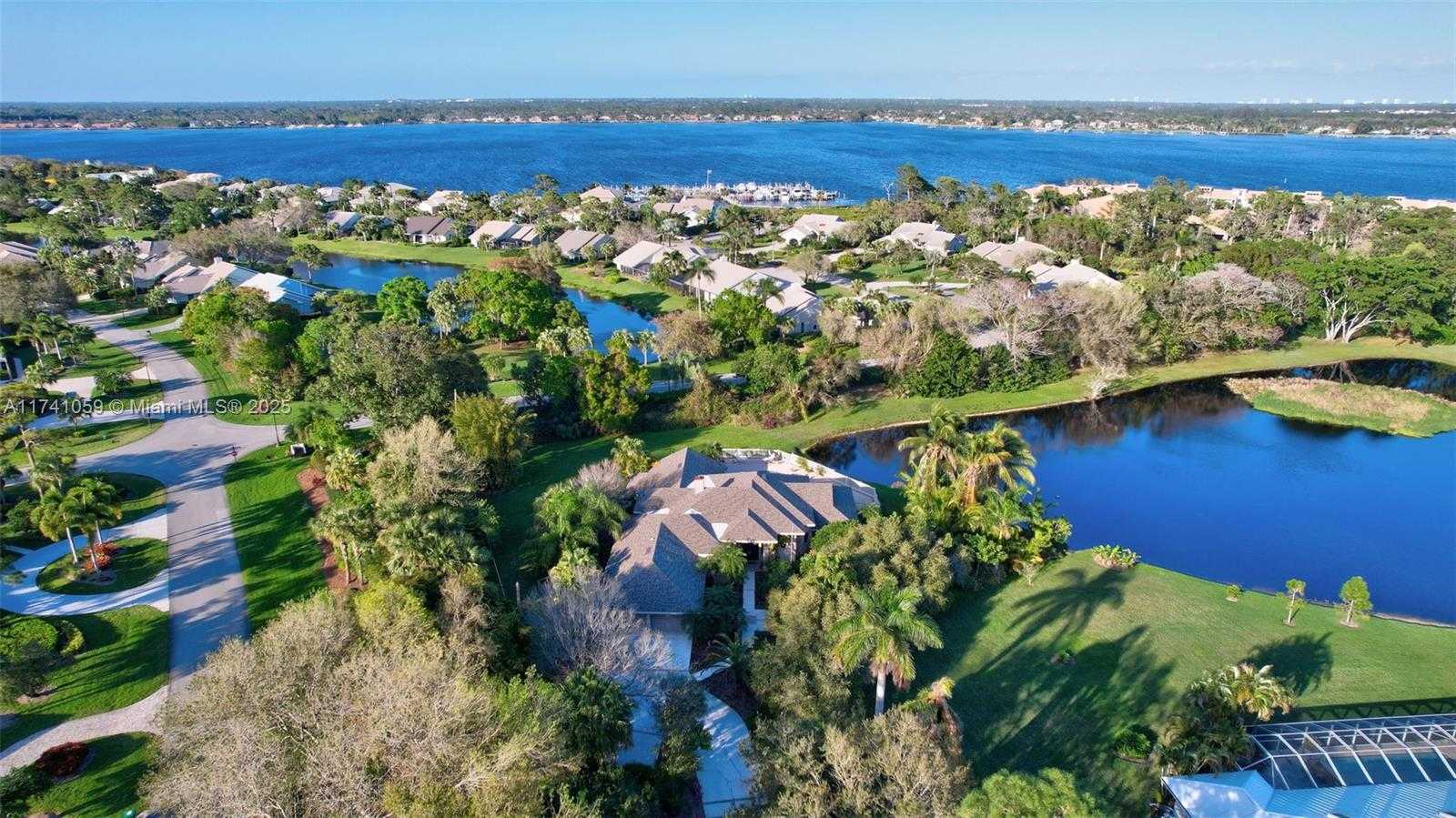 Small Image of 2400 NORTH WEST LAKERIDGE DR, Palm City Number 68