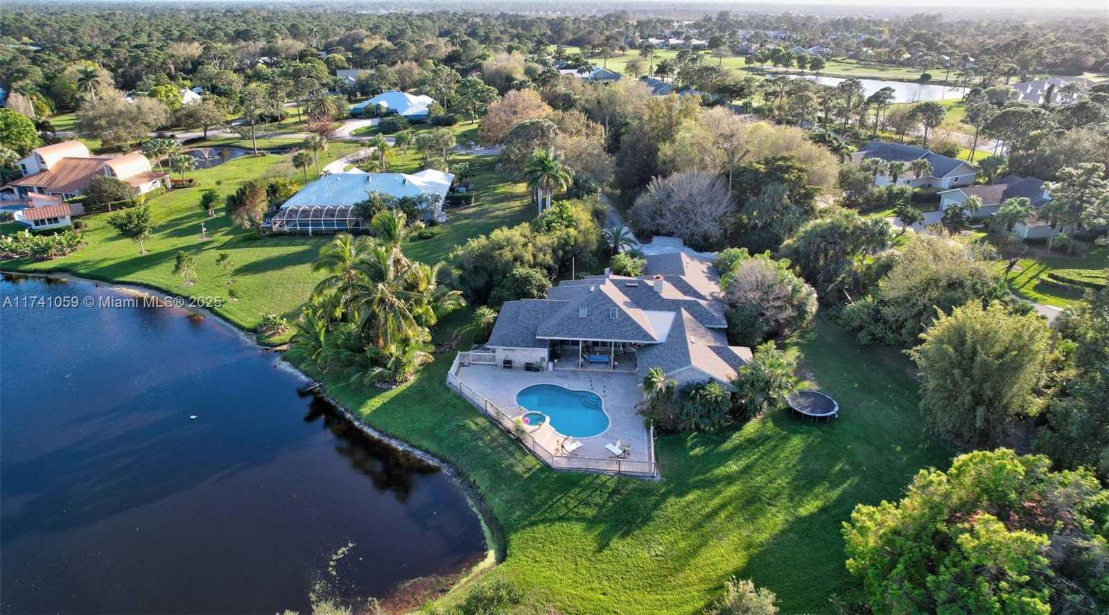 Small Image of 2400 NORTH WEST LAKERIDGE DR, Palm City Number 75