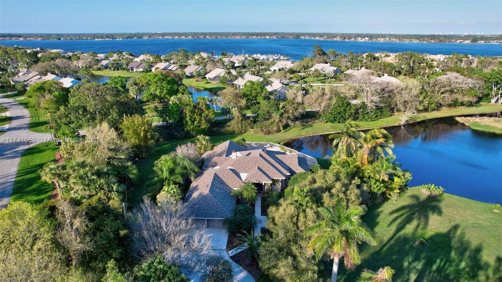 Small Image of 2400 NORTH WEST LAKERIDGE DR, Palm City Number 79