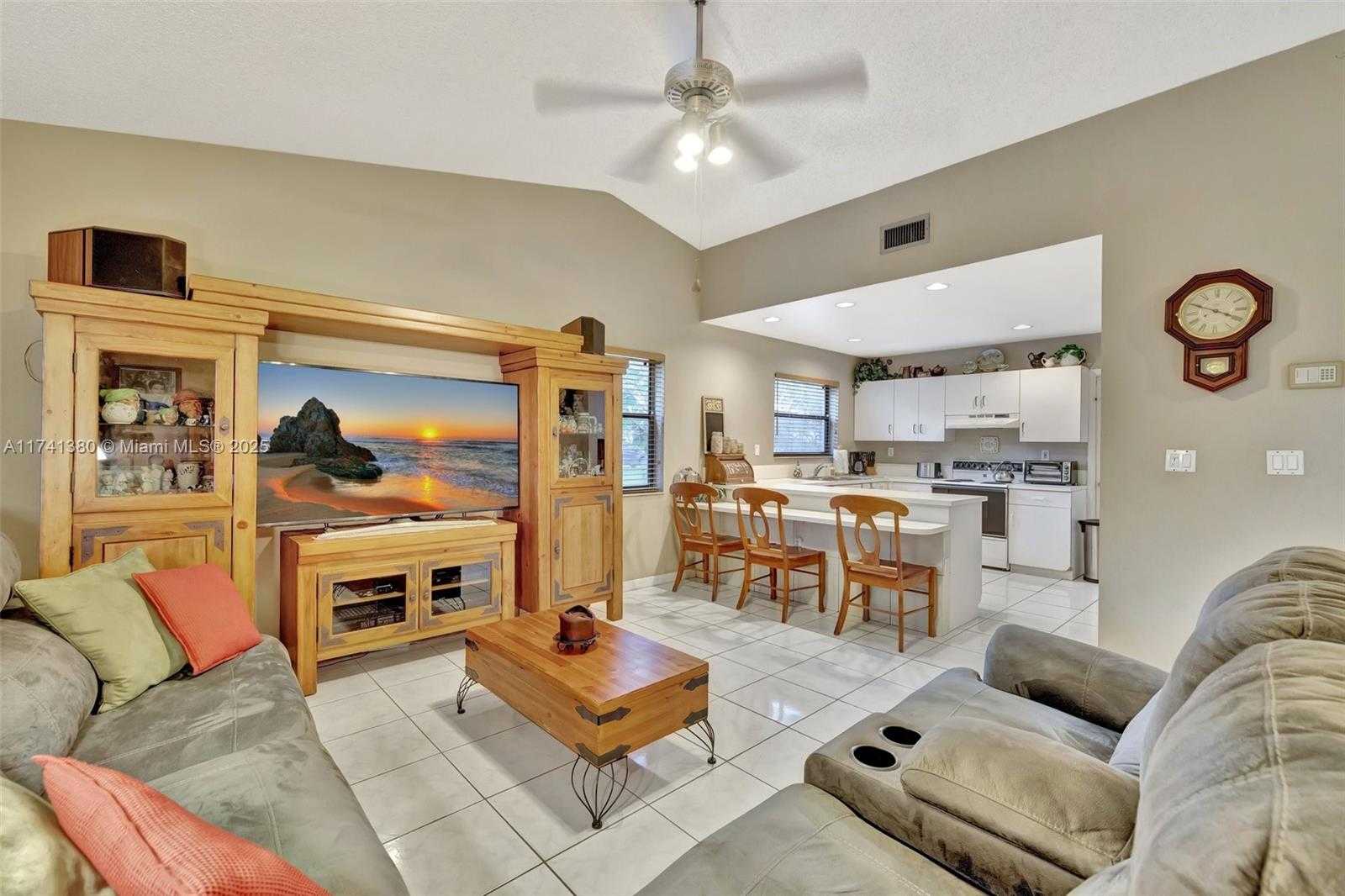 Small Image of 5911 EPSOM LN, Davie Number 11