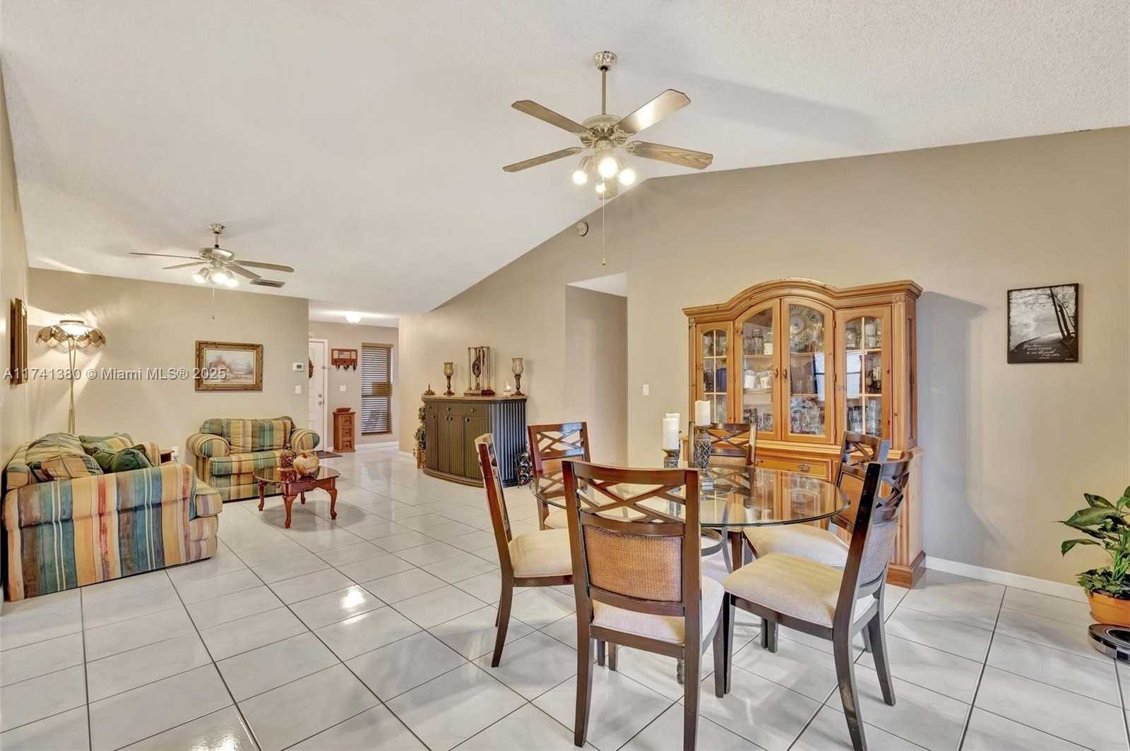 Small Image of 5911 EPSOM LN, Davie Number 12