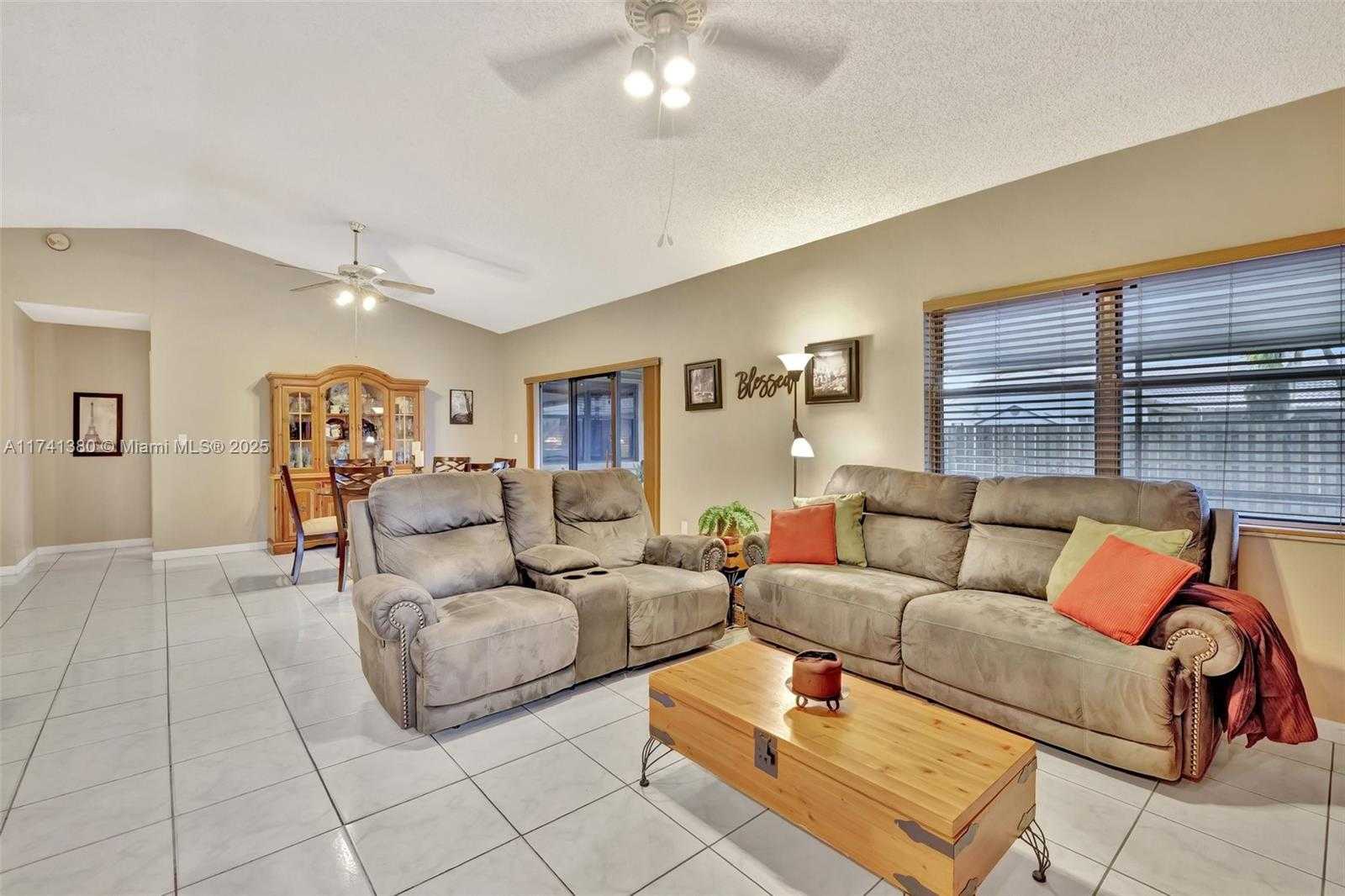 Small Image of 5911 EPSOM LN, Davie Number 13