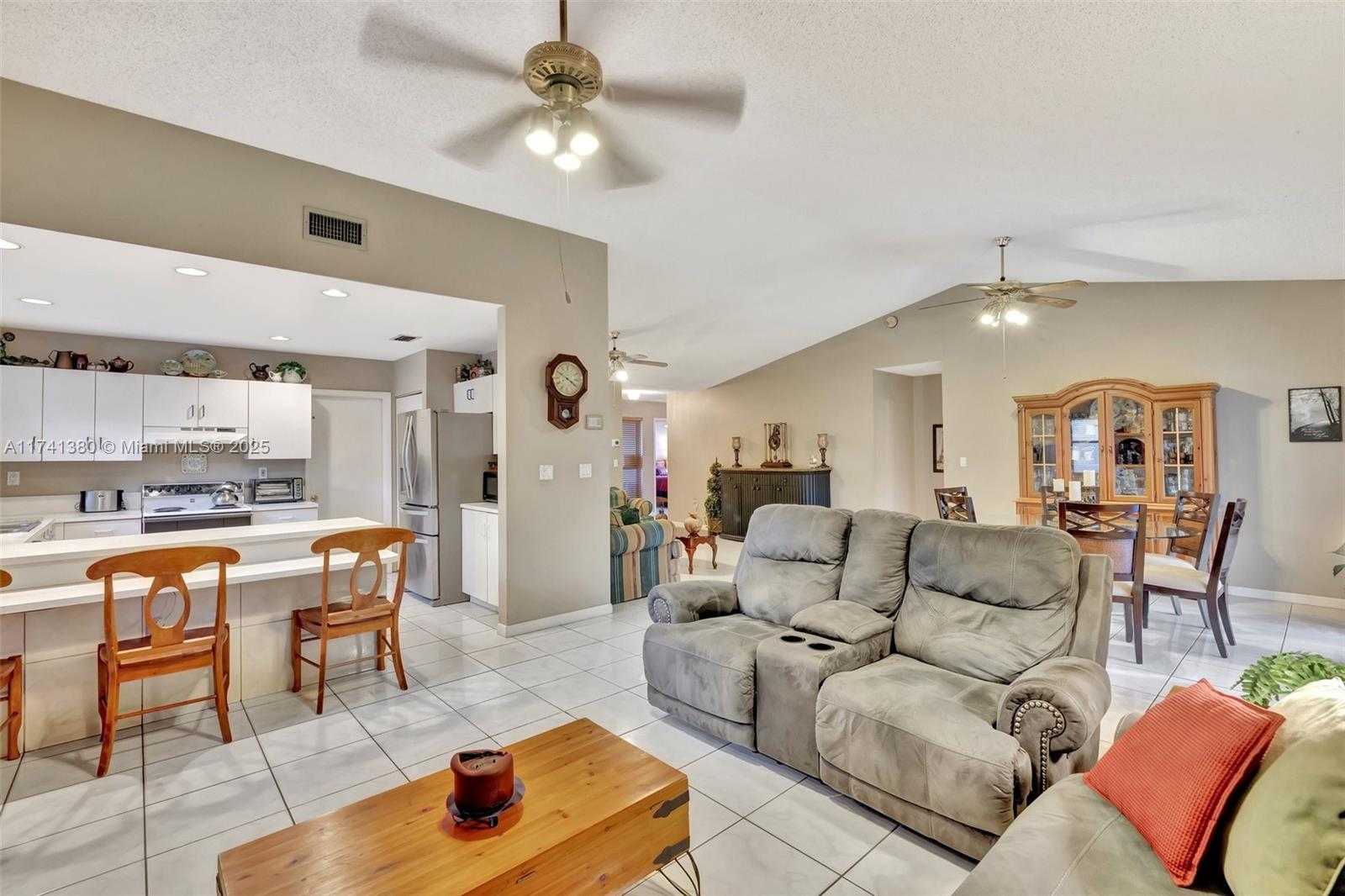 Small Image of 5911 EPSOM LN, Davie Number 14