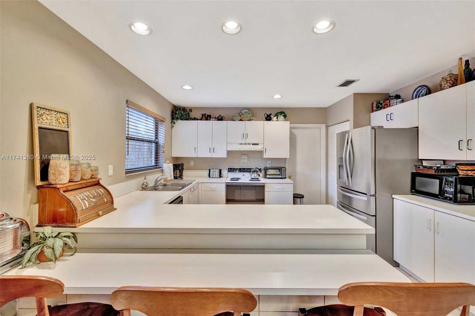 Small Image of 5911 EPSOM LN, Davie Number 15