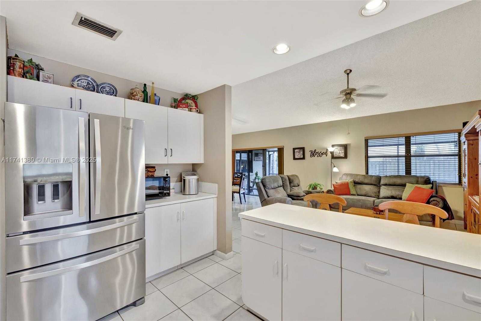 Small Image of 5911 EPSOM LN, Davie Number 17