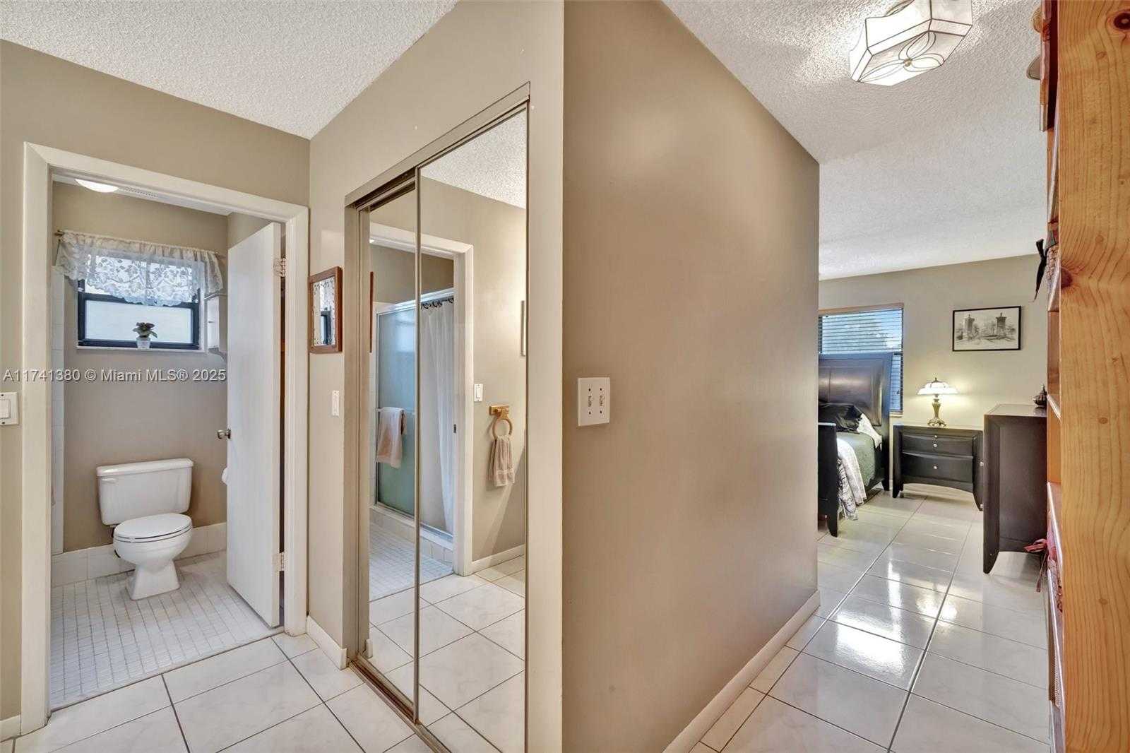 Small Image of 5911 EPSOM LN, Davie Number 19