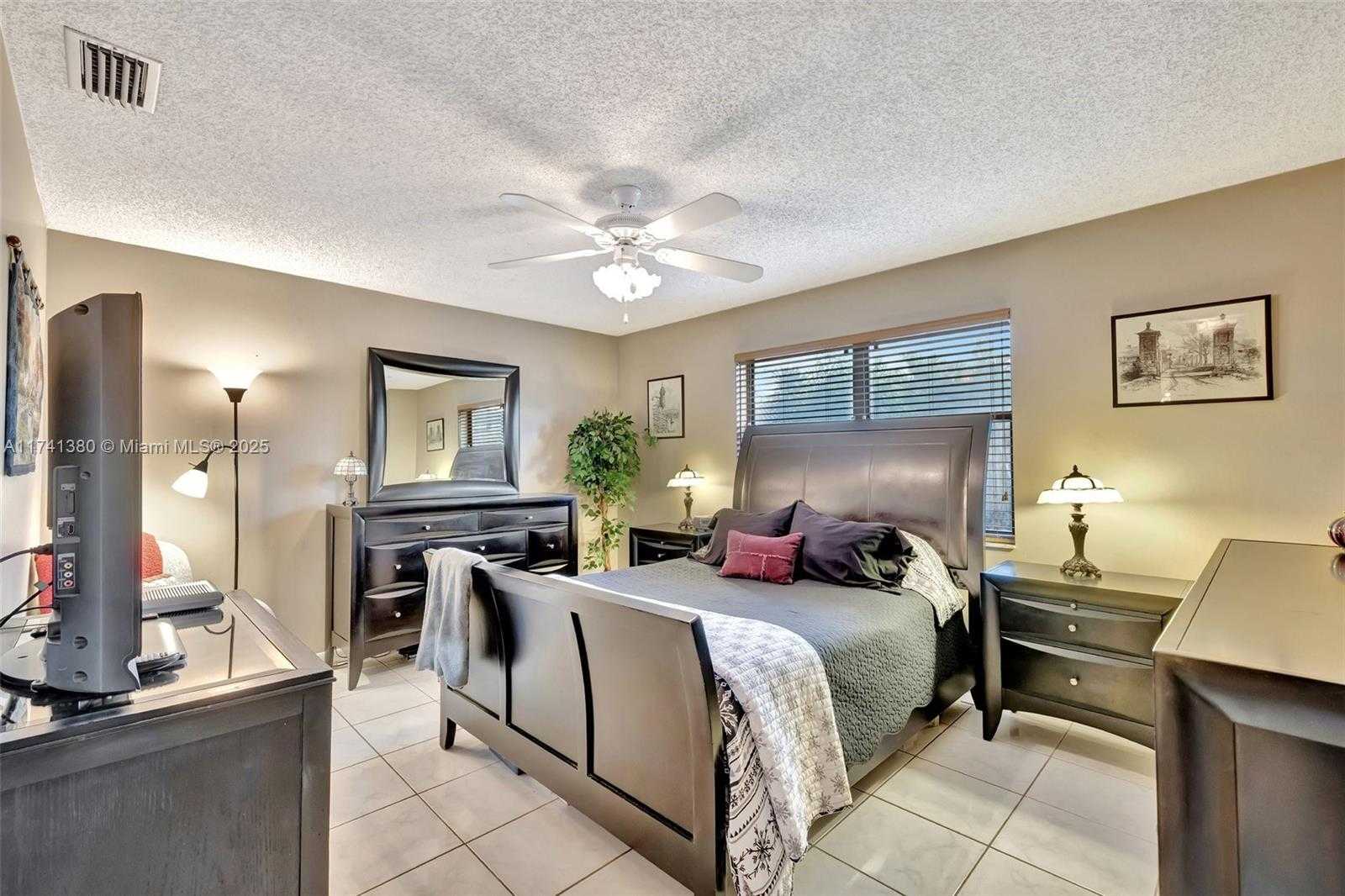 Small Image of 5911 EPSOM LN, Davie Number 20