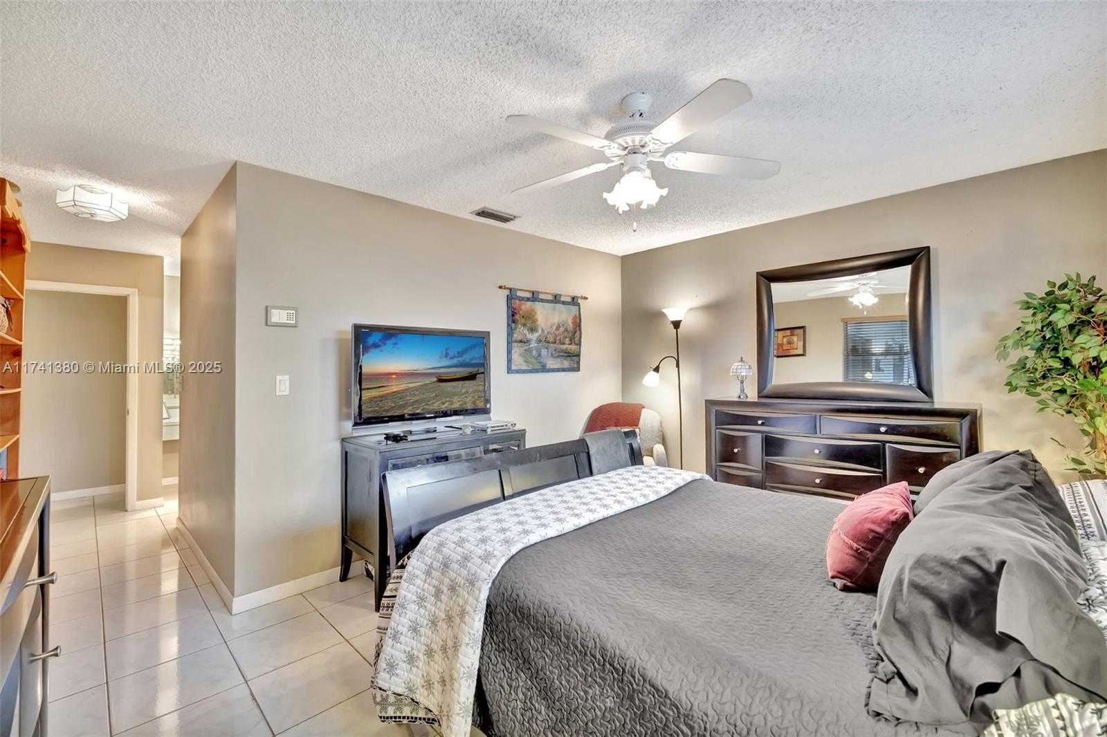 Small Image of 5911 EPSOM LN, Davie Number 21