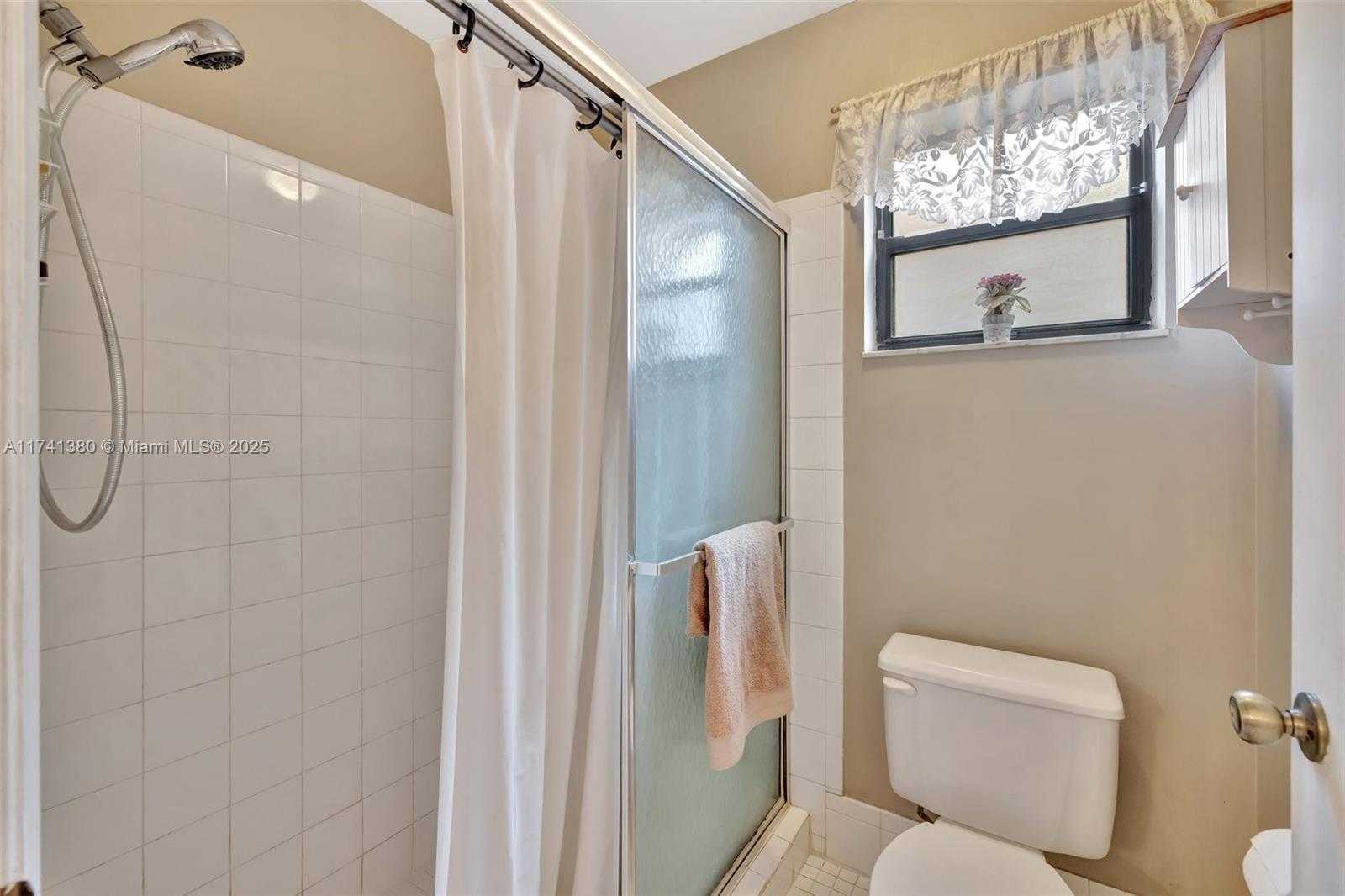 Small Image of 5911 EPSOM LN, Davie Number 23