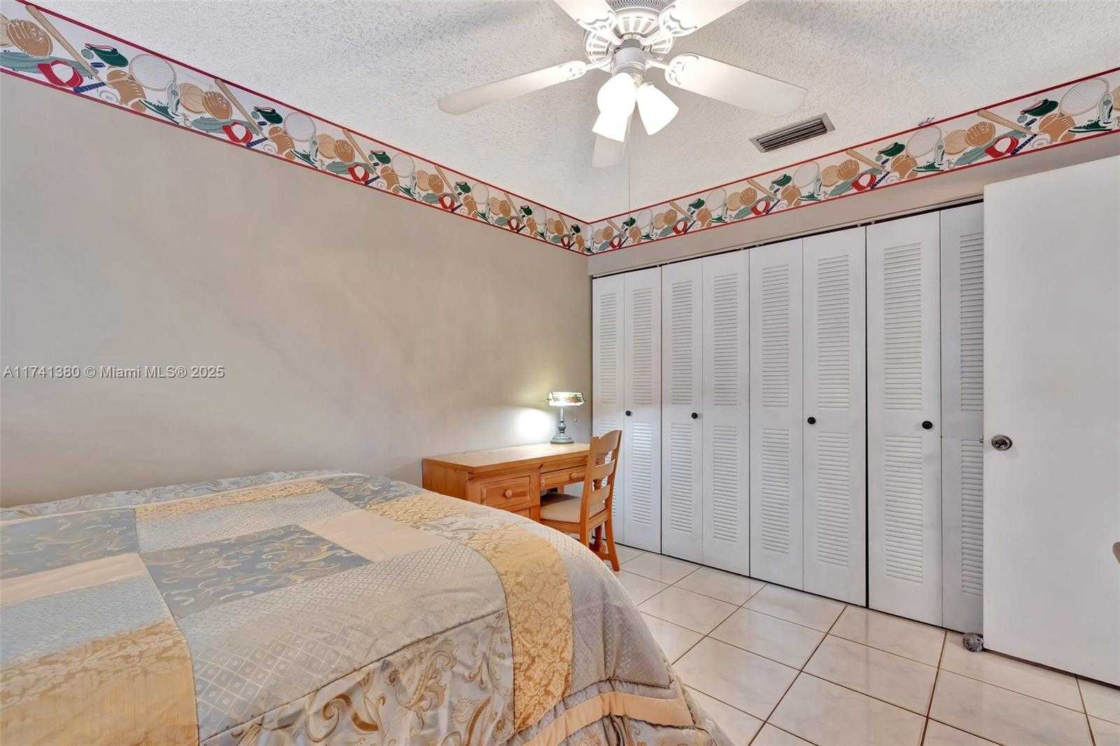 Small Image of 5911 EPSOM LN, Davie Number 28