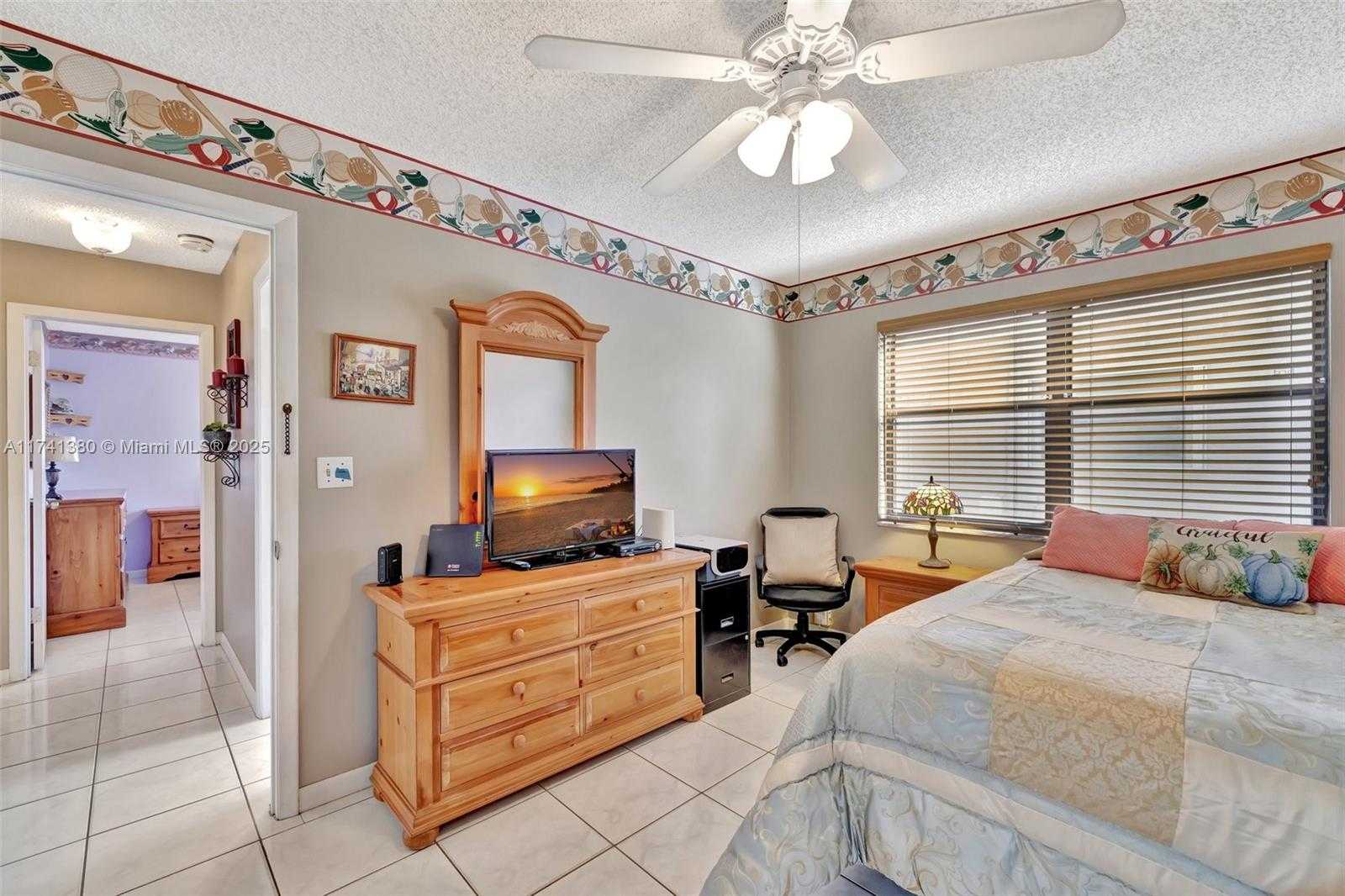 Small Image of 5911 EPSOM LN, Davie Number 29
