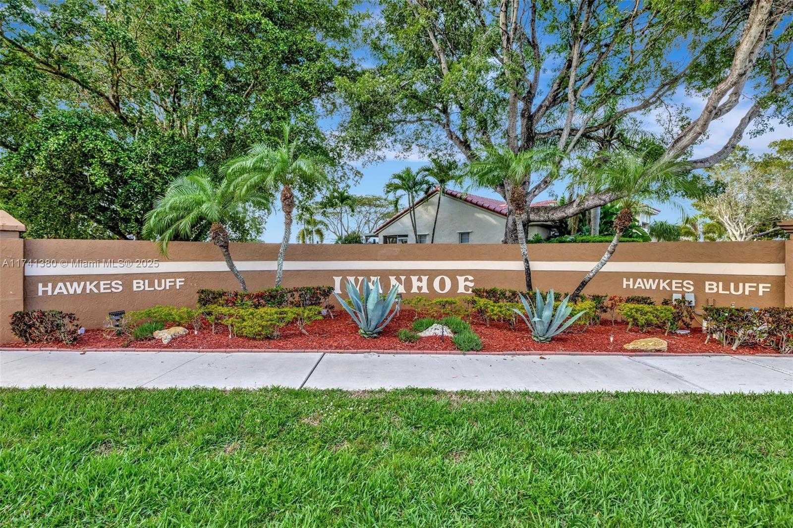 Small Image of 5911 EPSOM LN, Davie Number 3