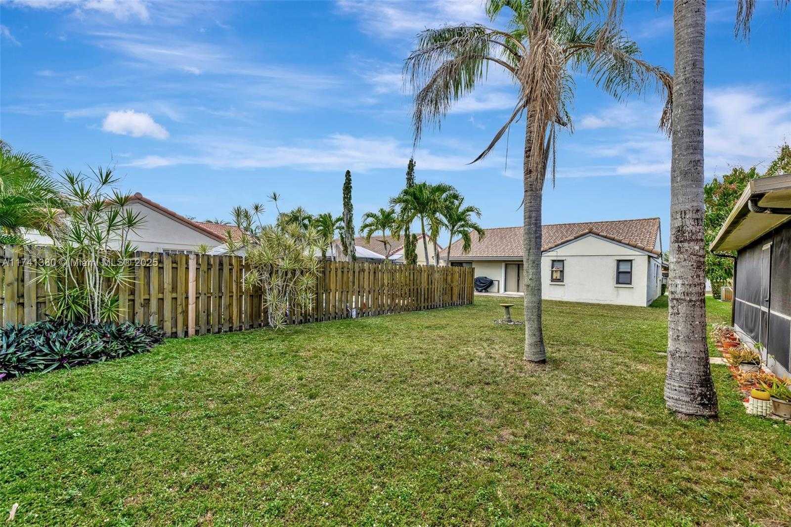 Small Image of 5911 EPSOM LN, Davie Number 40