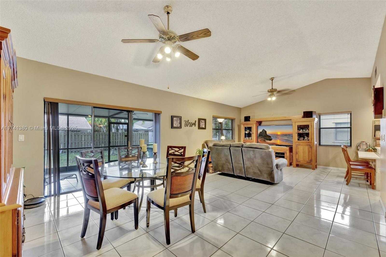 Small Image of 5911 EPSOM LN, Davie Number 6