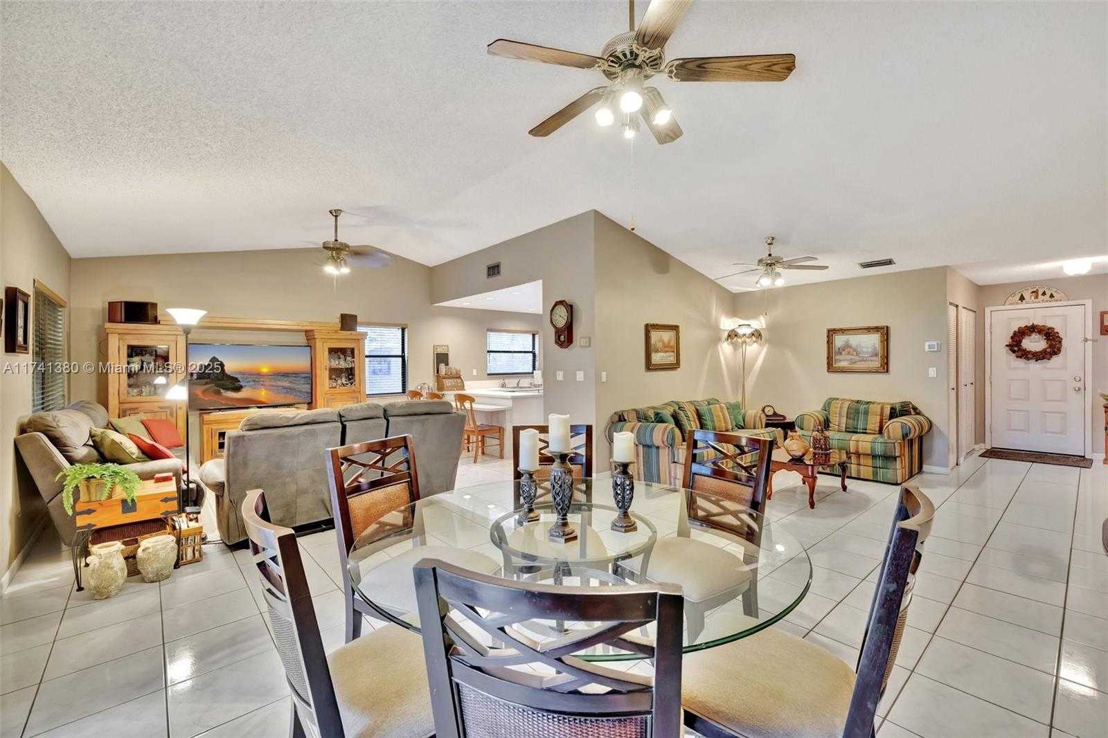 Small Image of 5911 EPSOM LN, Davie Number 7