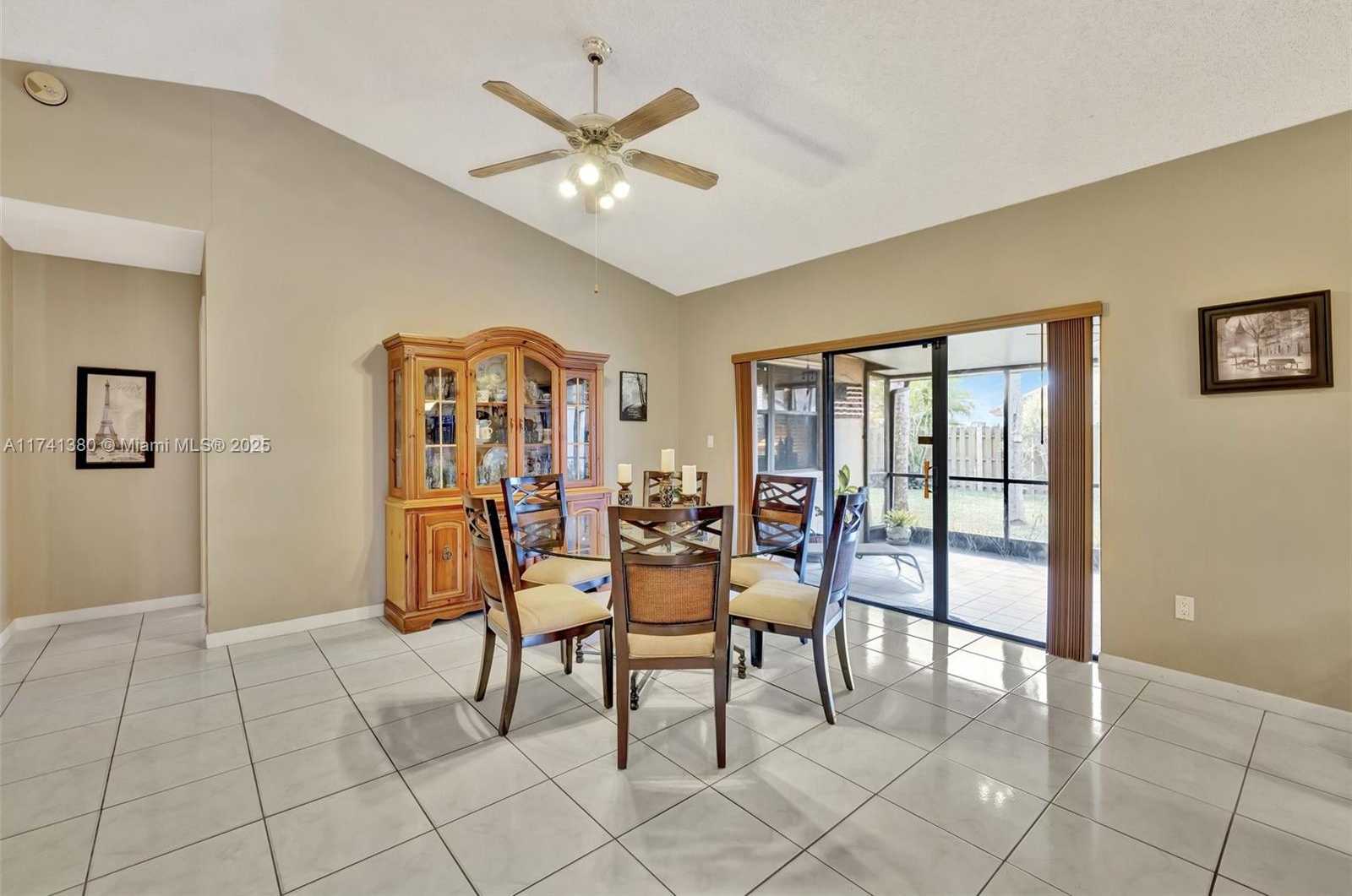 Small Image of 5911 EPSOM LN, Davie Number 8
