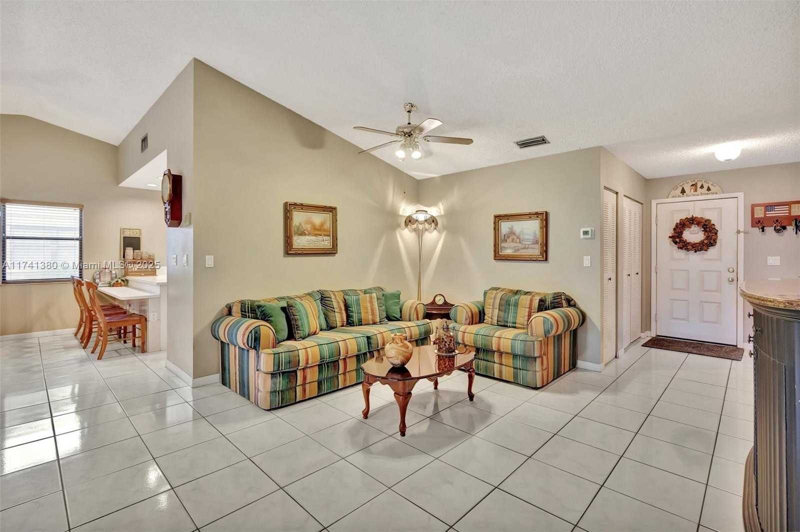 Small Image of 5911 EPSOM LN, Davie Number 9