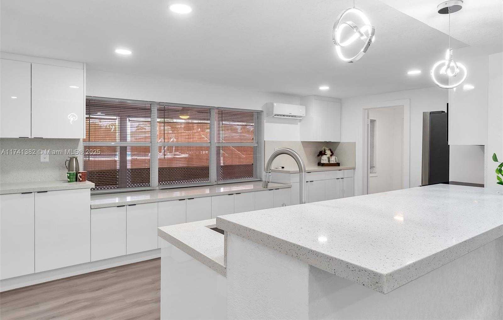 Small Image of 658 SOUTH WEST 1ST CT, Boynton Beach Number 14