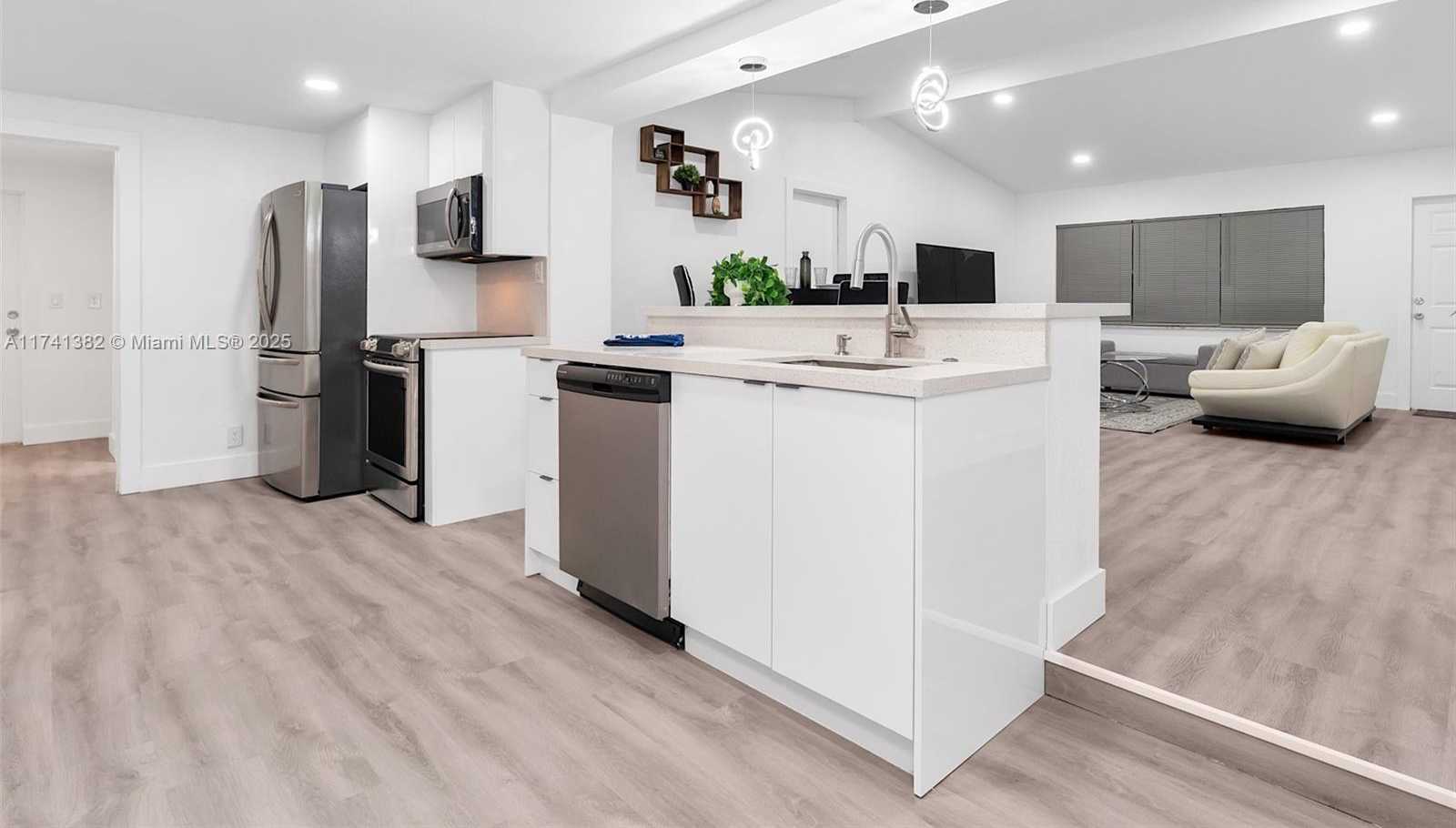 Small Image of 658 SOUTH WEST 1ST CT, Boynton Beach Number 15